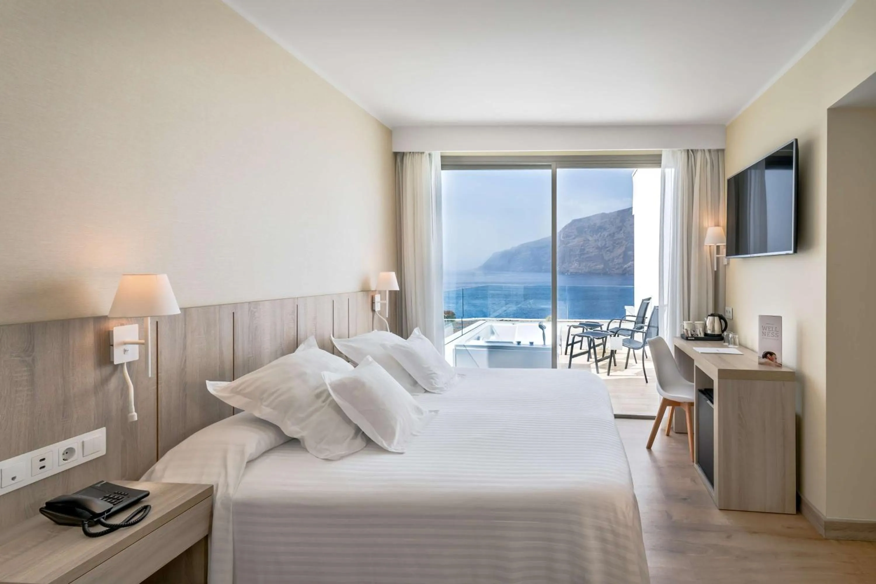 Bedroom, Bed in Barceló Santiago - Adults Only