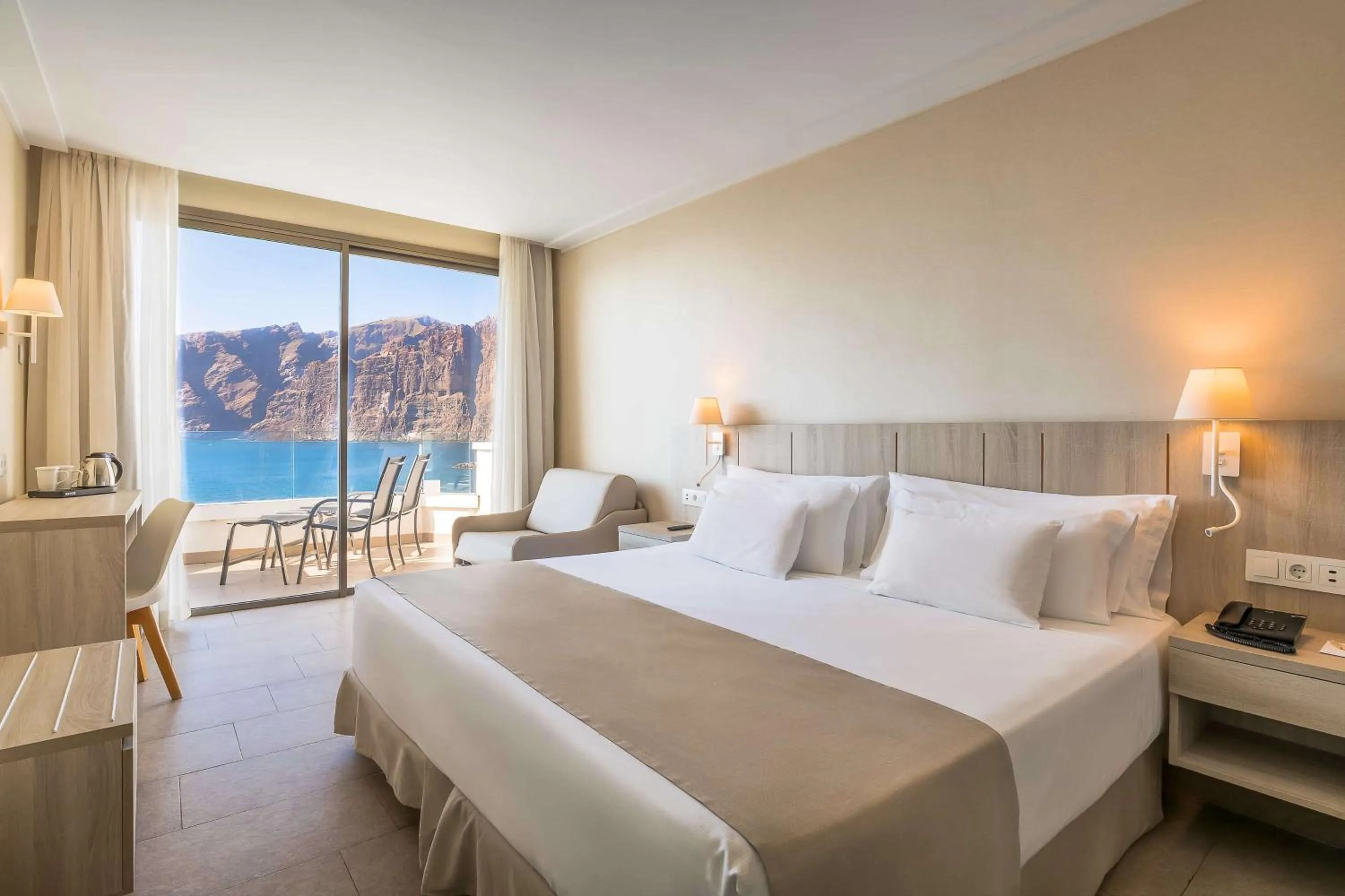 Bedroom, Bed in Barceló Santiago - Adults Only