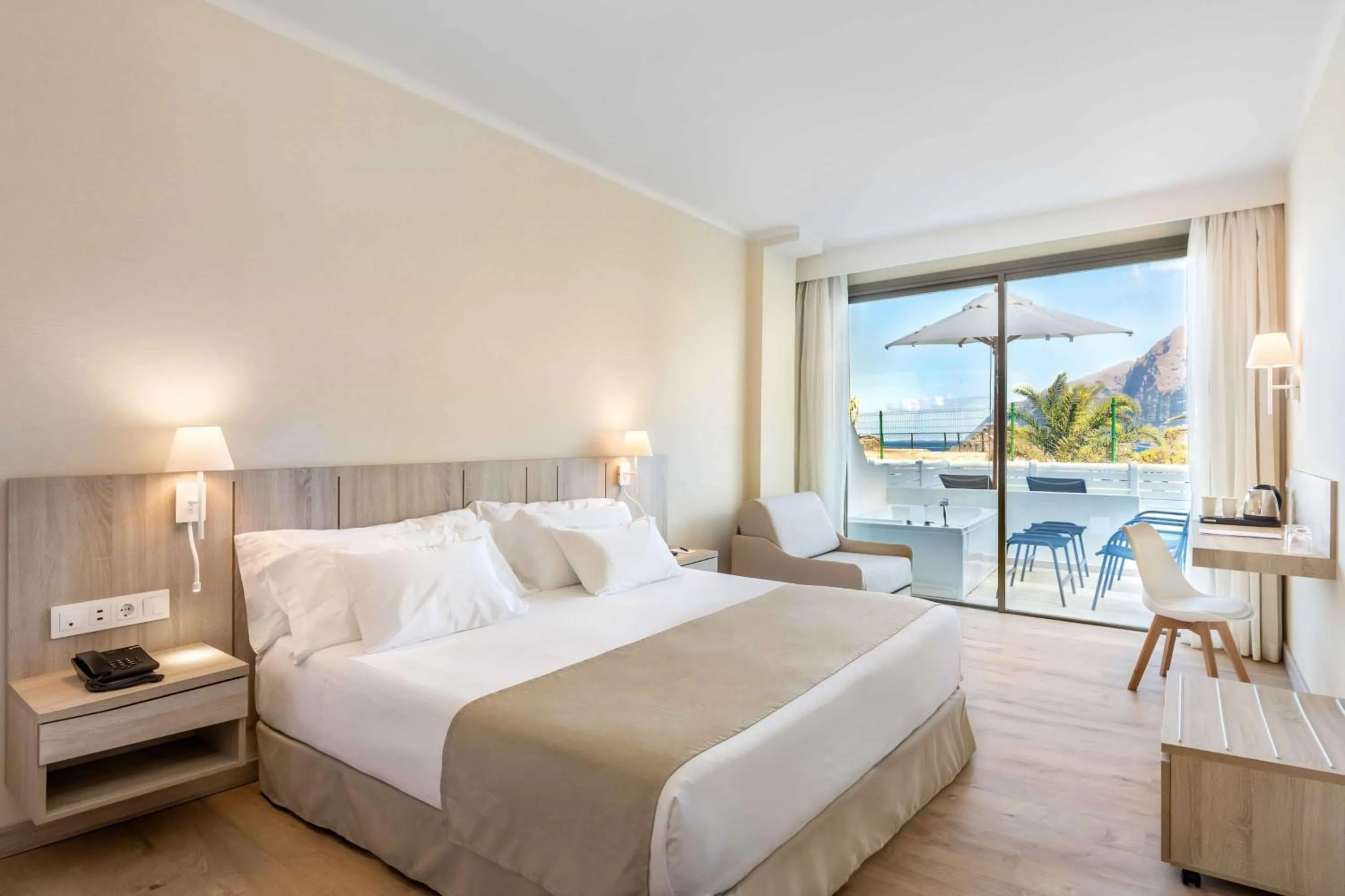 Bedroom, Bed in Barceló Santiago - Adults Only