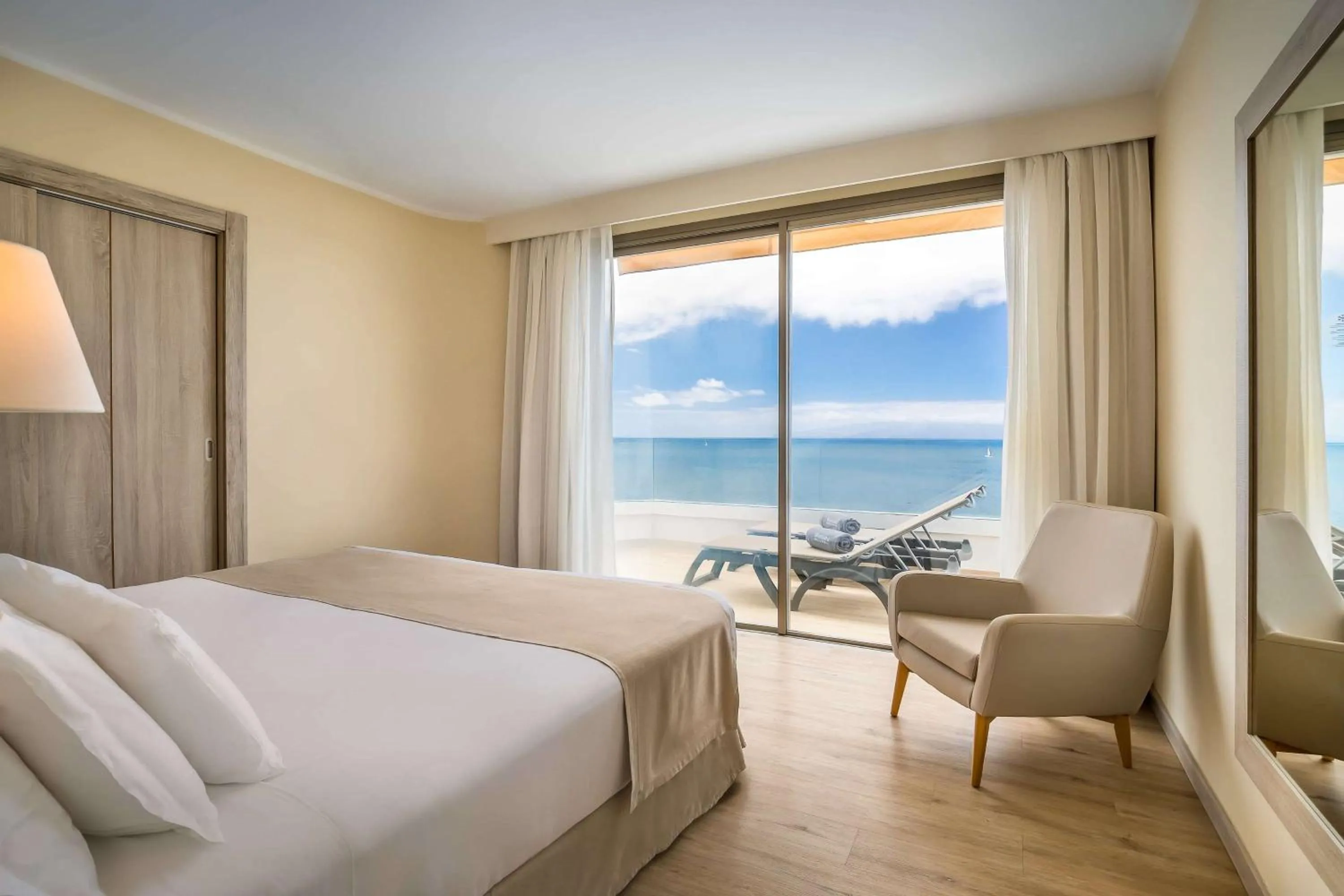 Property building, Bed in Barceló Santiago - Adults Only