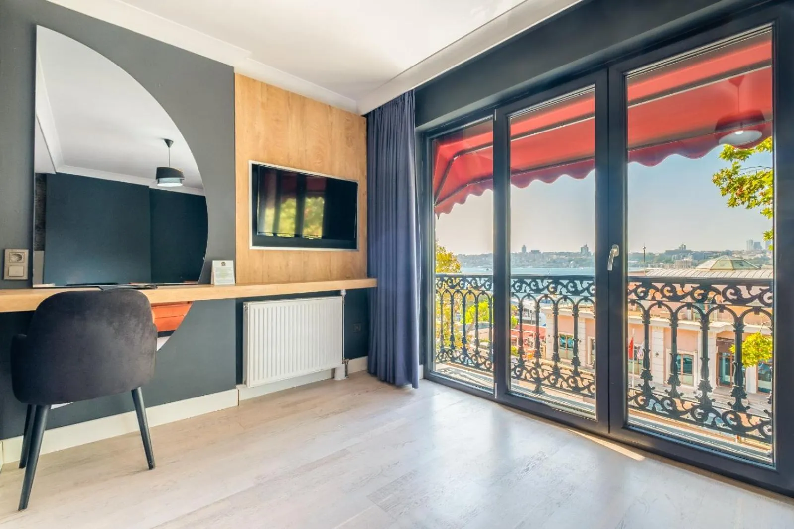 TV and multimedia in 216 Bosphorus