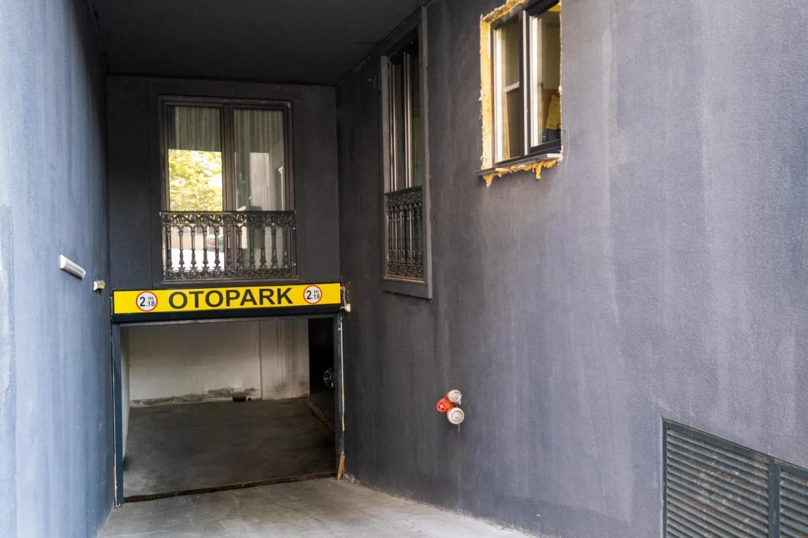 Parking in 216 Bosphorus