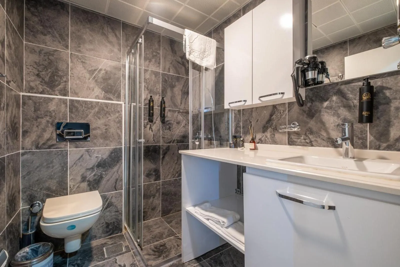 Bathroom in 216 Bosphorus