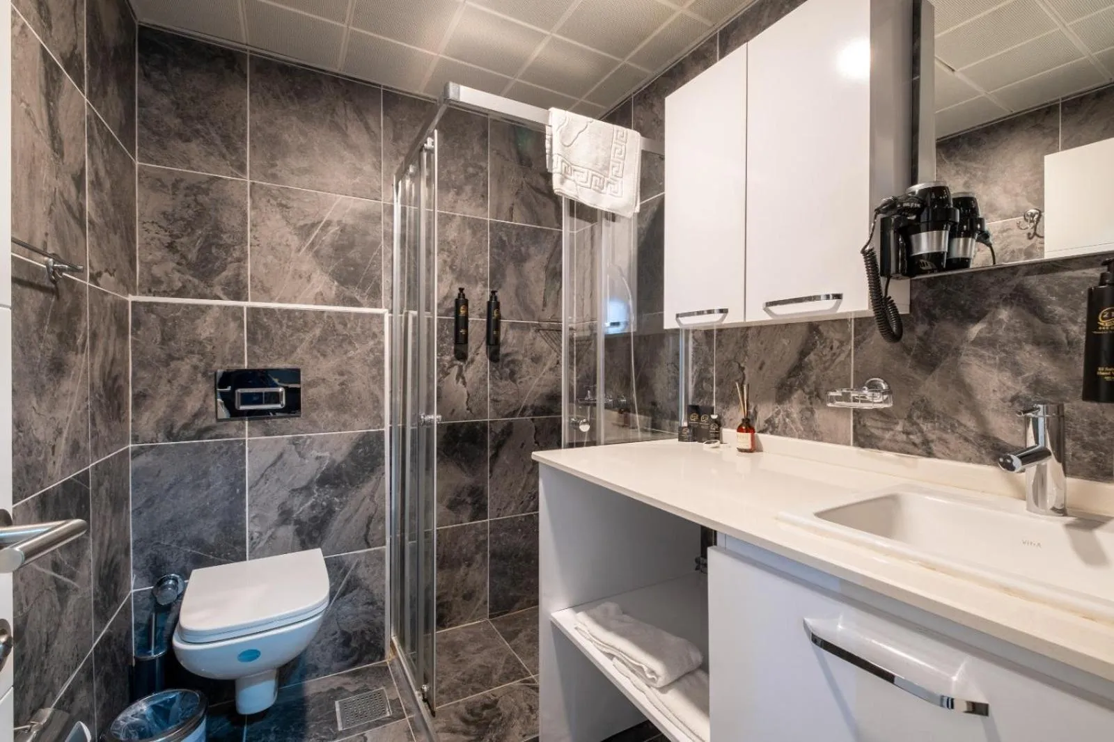 Bathroom in 216 Bosphorus