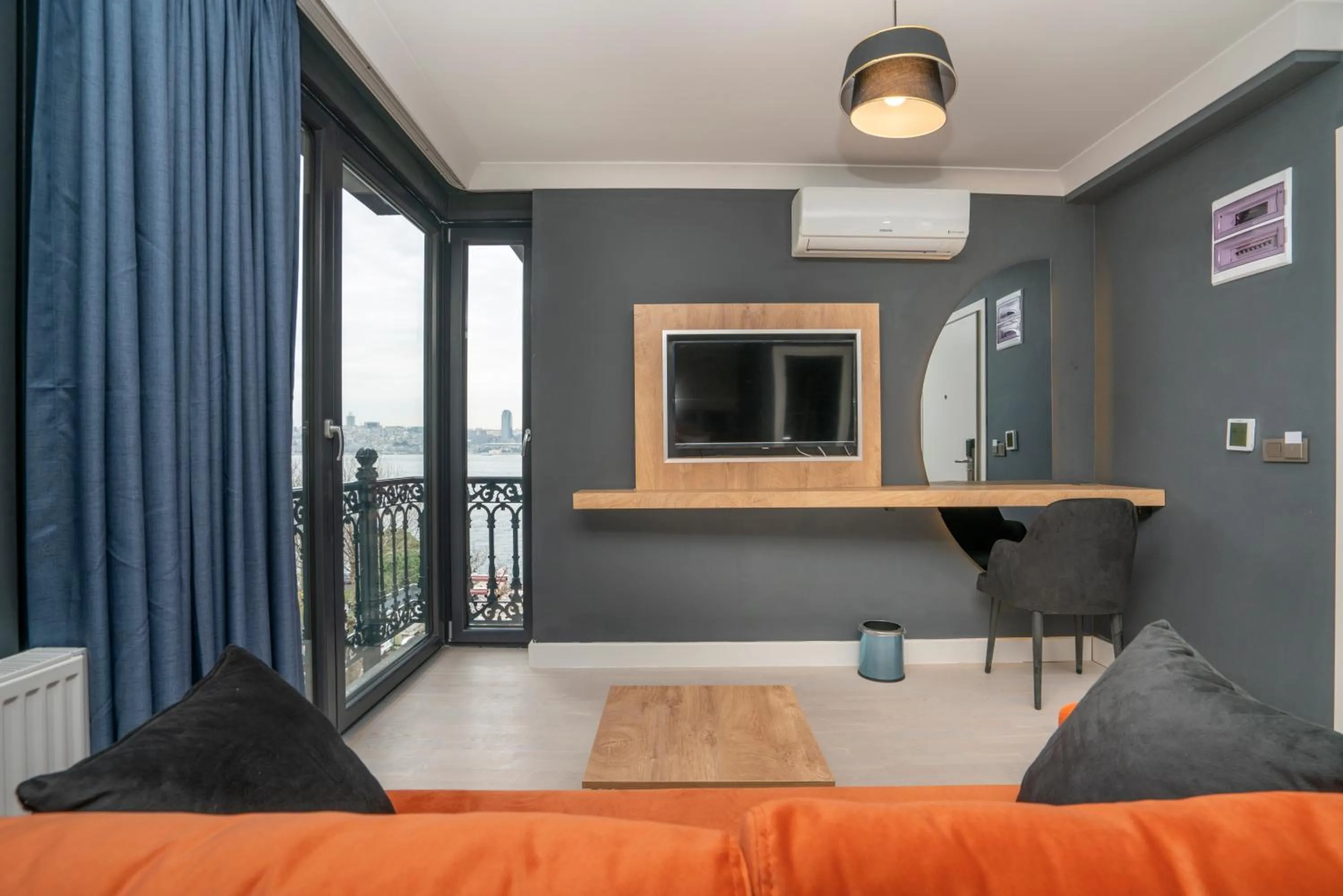 TV and multimedia in 216 Bosphorus