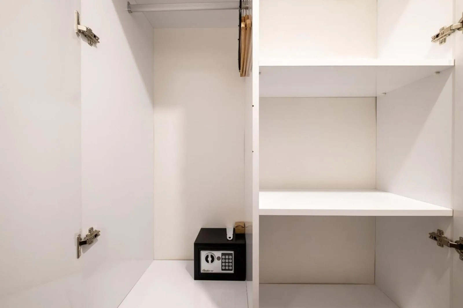 wardrobe in 216 Bosphorus