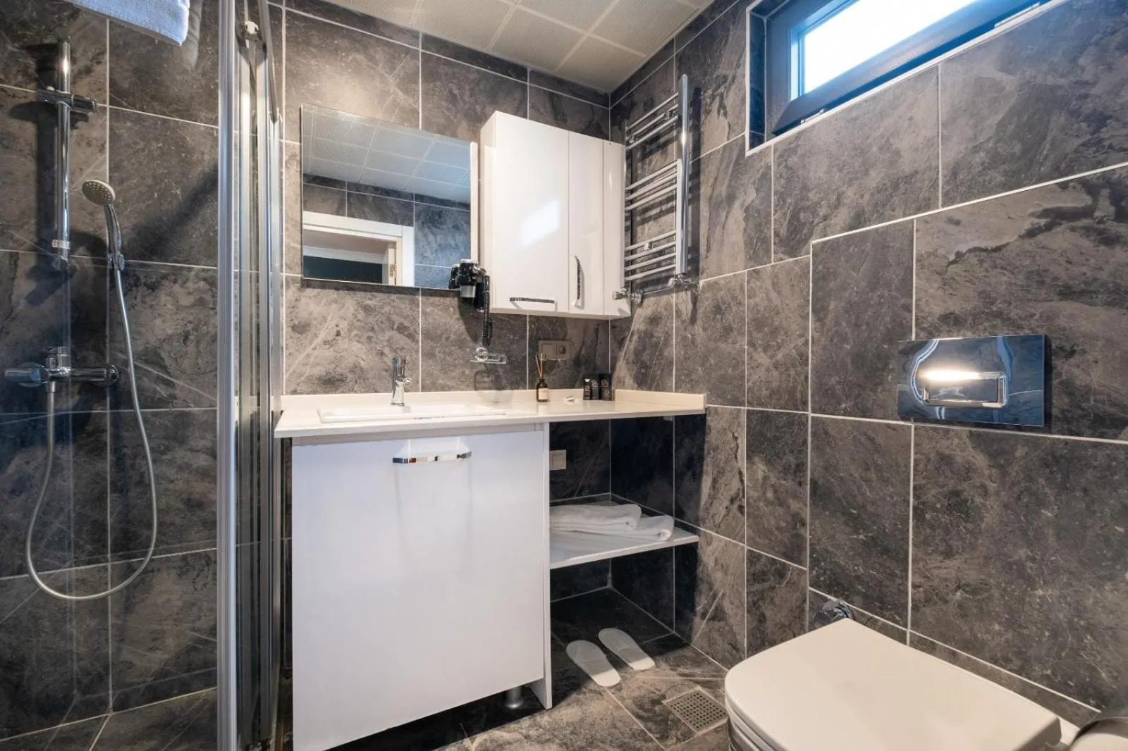 Bathroom in 216 Bosphorus