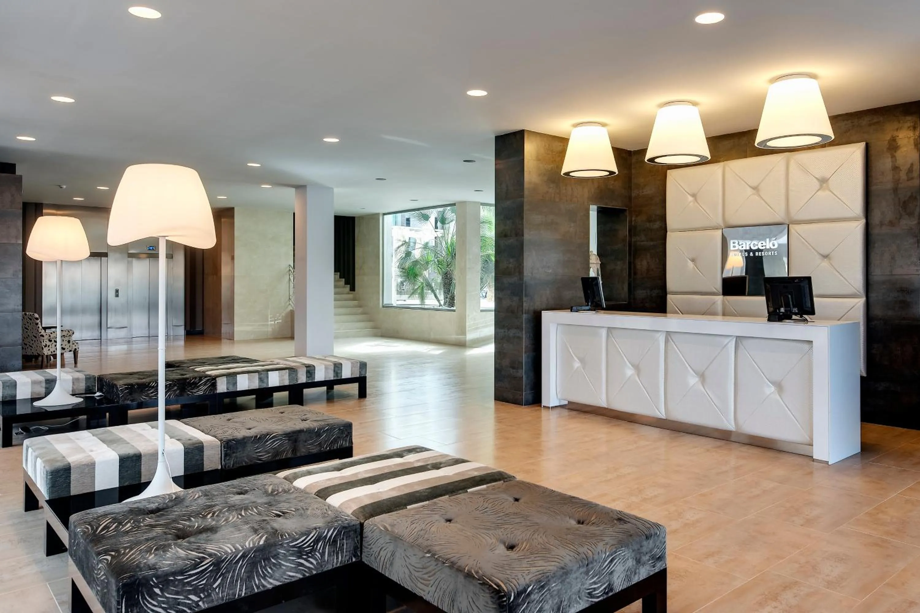 Lobby or reception in Barceló Hamilton Menorca - Adults Only