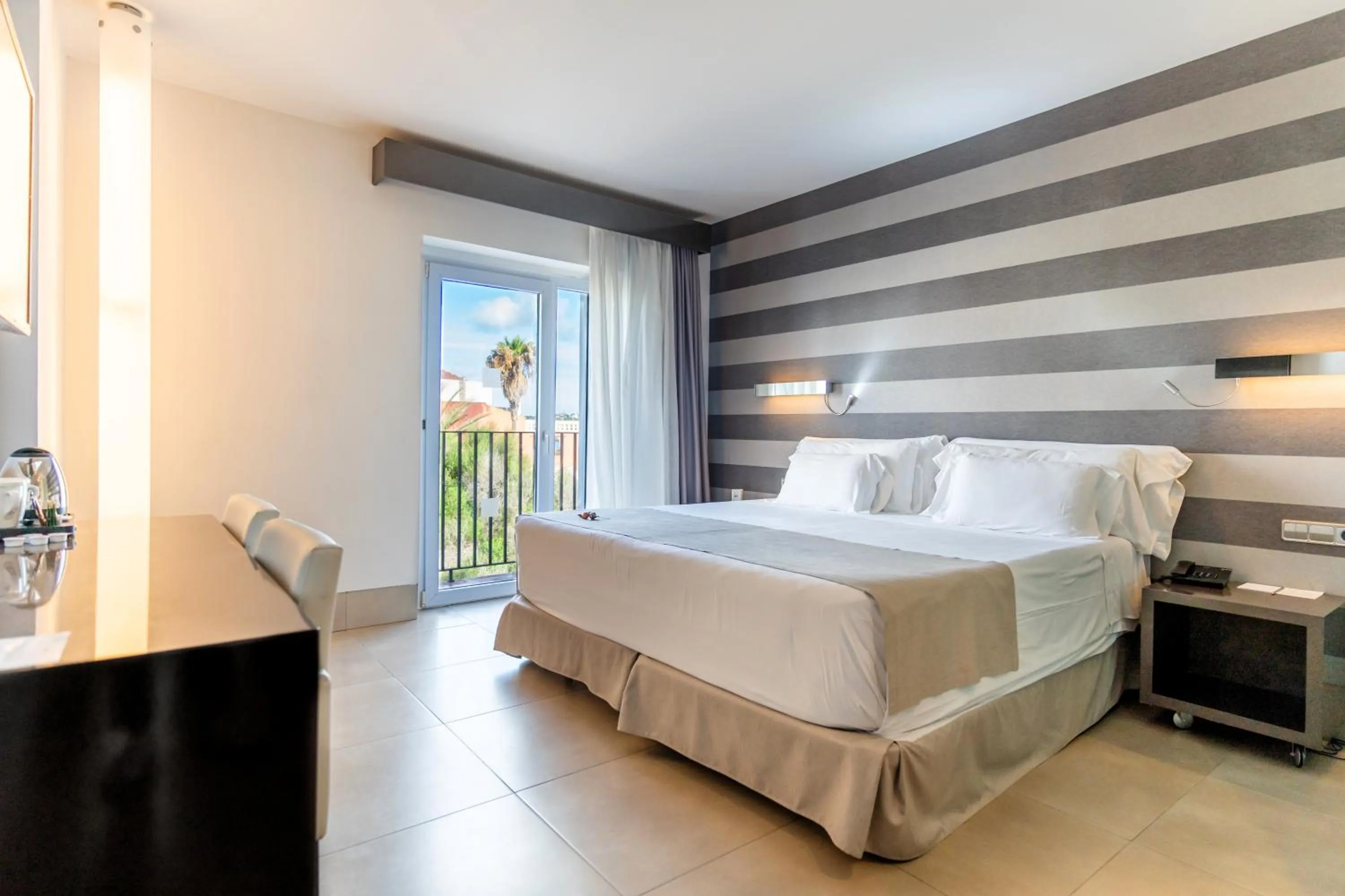 Bedroom, Bed in Barceló Hamilton Menorca - Adults Only