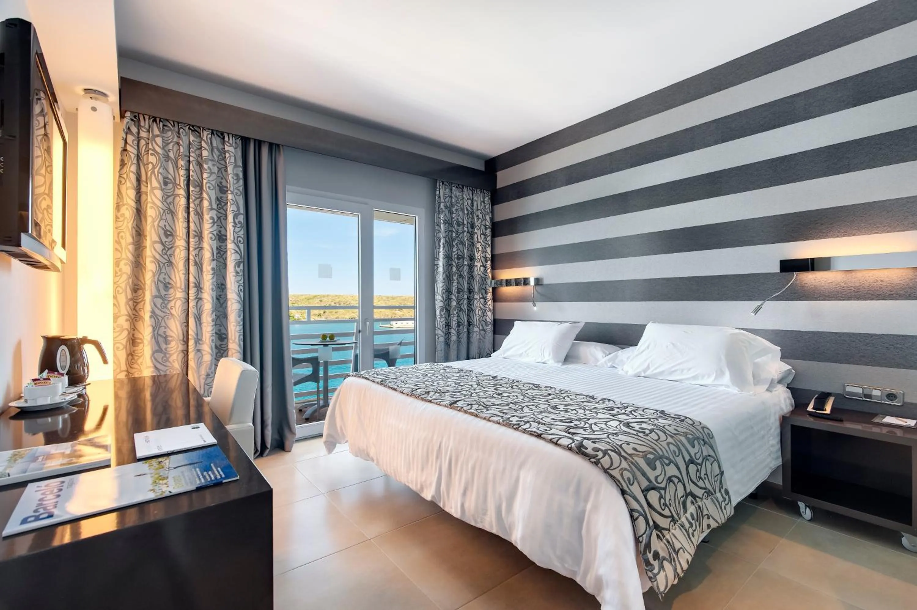 Bed in Barceló Hamilton Menorca - Adults Only