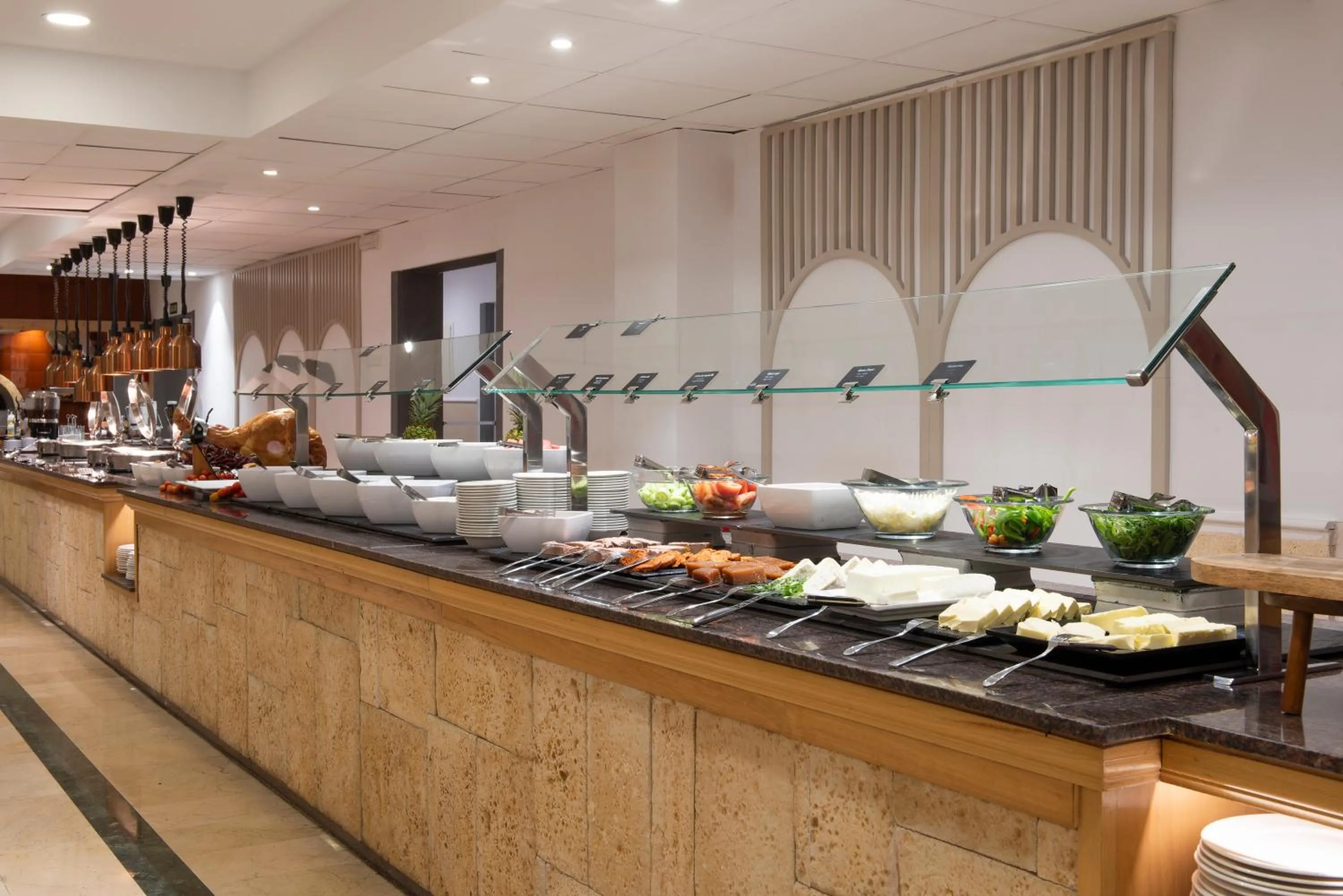 Restaurant/places to eat in Valentin Somni Hotel & Suites