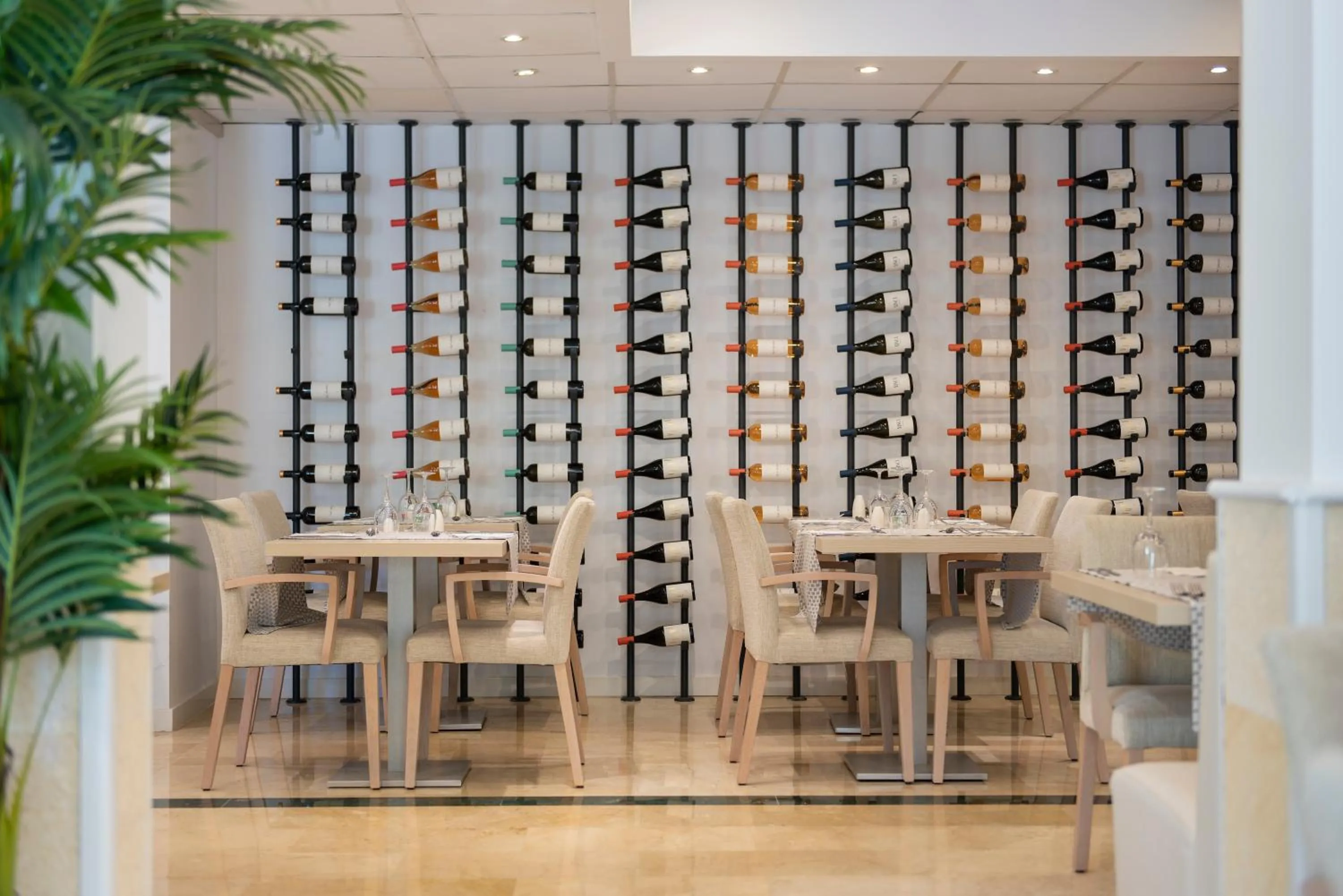 Restaurant/places to eat in Valentin Somni Hotel & Suites