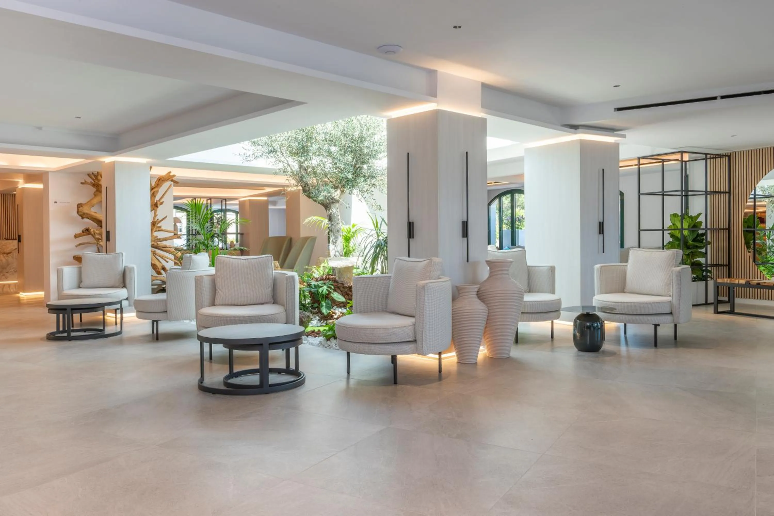 Lobby or reception in Valentin Somni Hotel & Suites