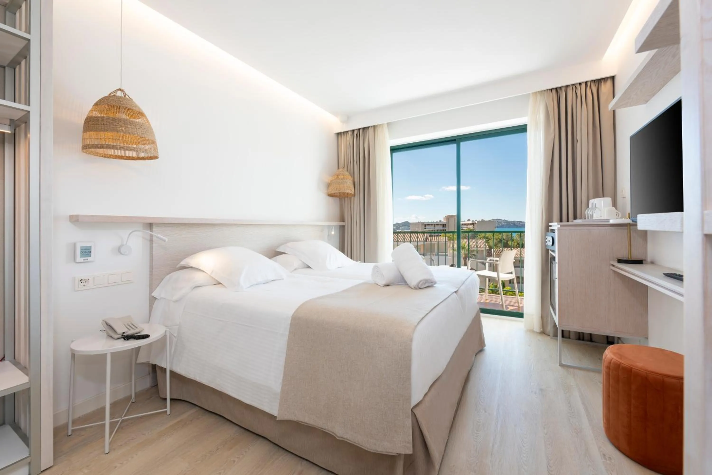 Bed in Valentin Somni Hotel & Suites