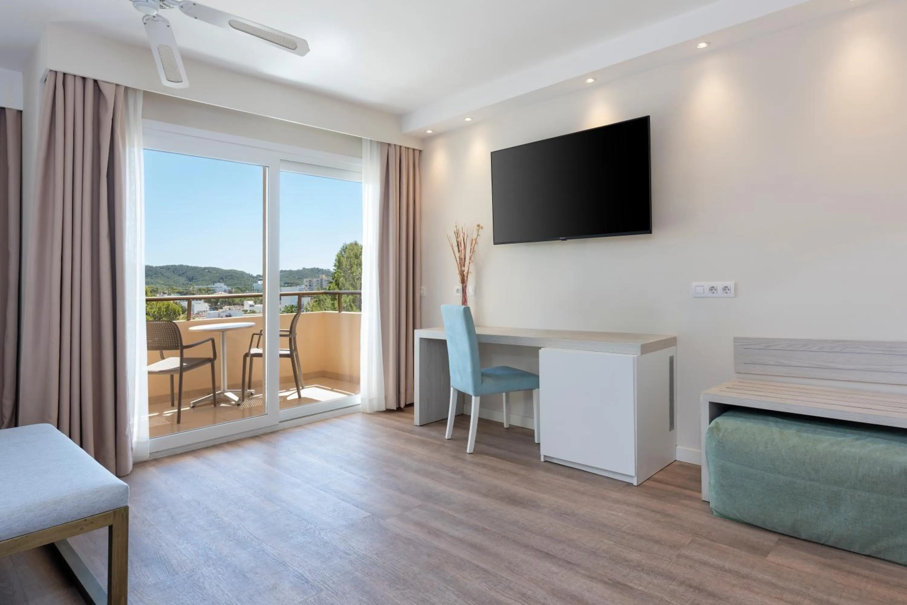 TV and multimedia in Valentin Somni Hotel & Suites