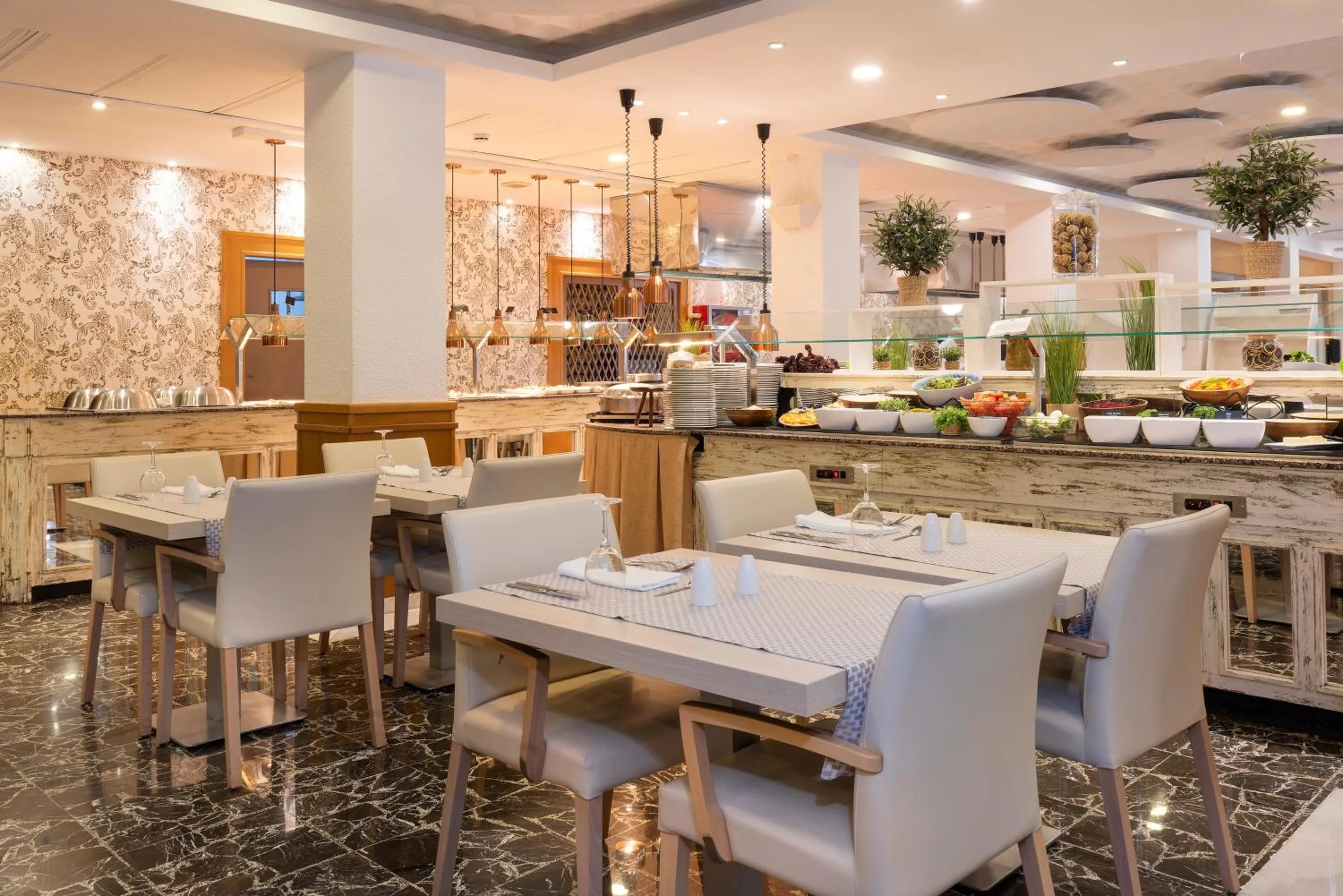 Restaurant/places to eat in Valentin Reina Paguera - Adults Only