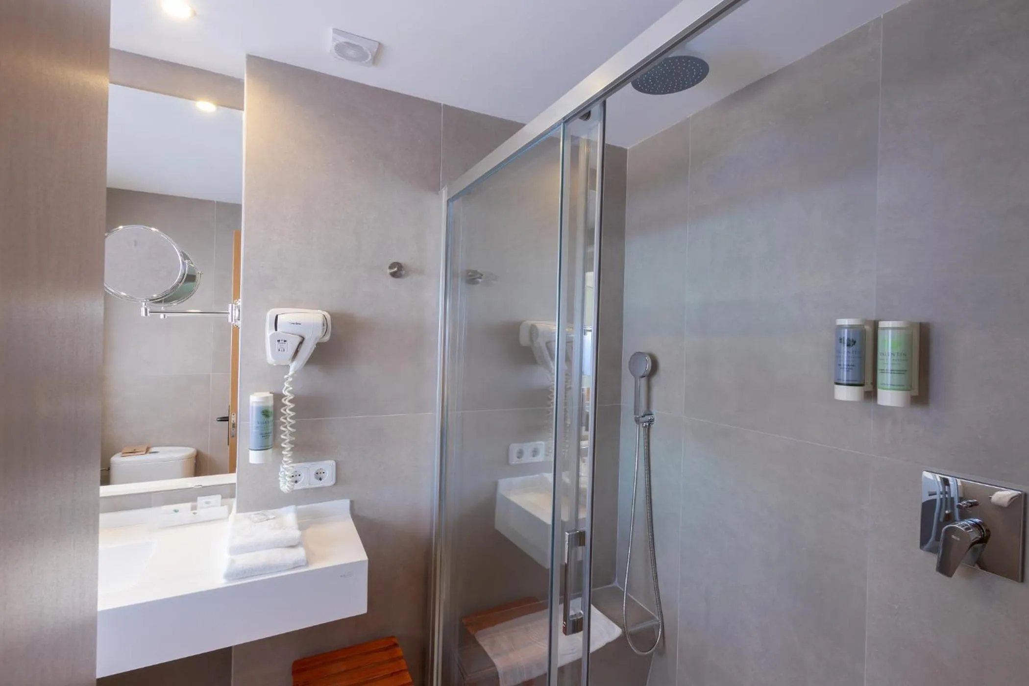 Shower in Valentin Reina Paguera - Adults Only