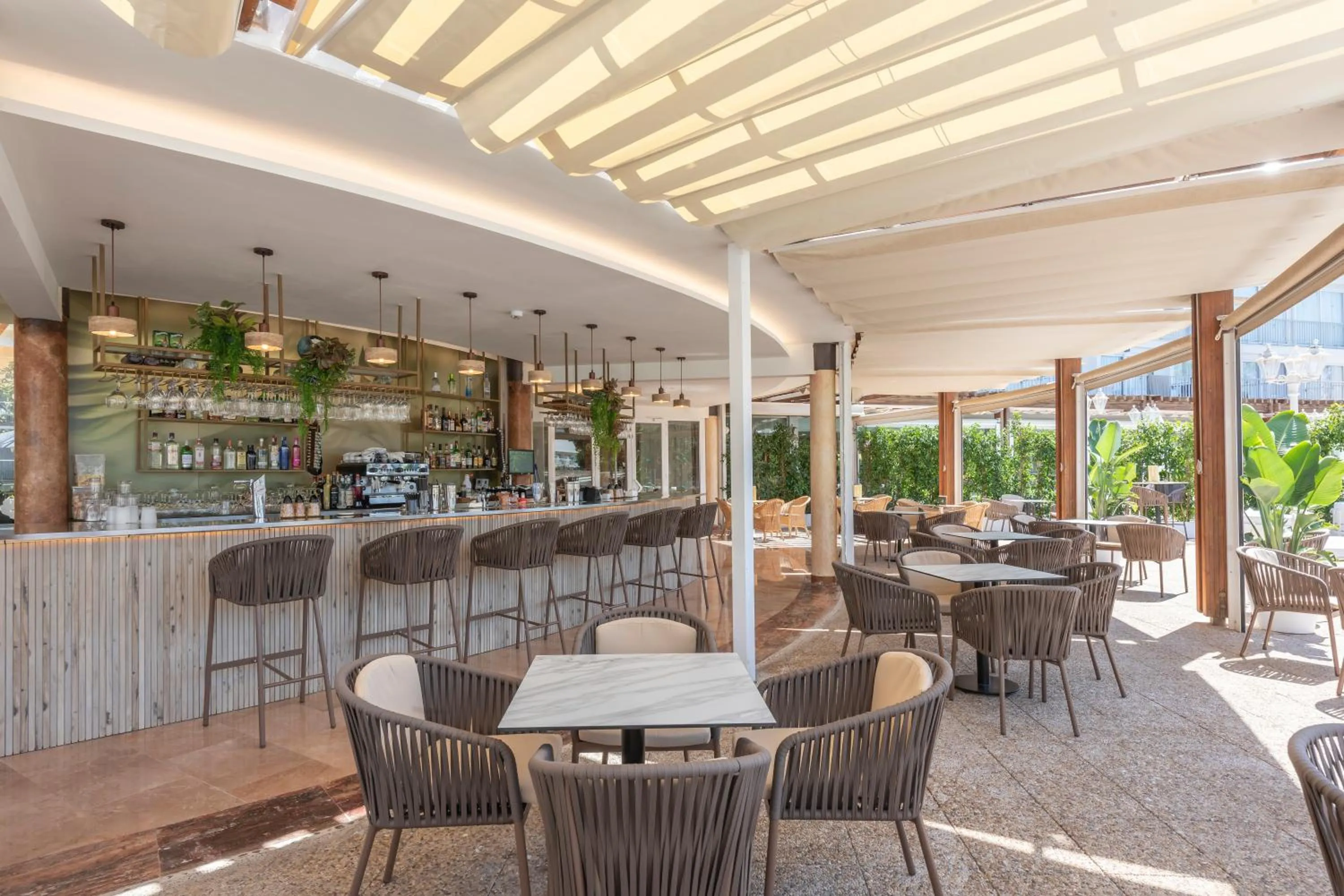 Lounge or bar in Valentin Grand Park Suite Hotel