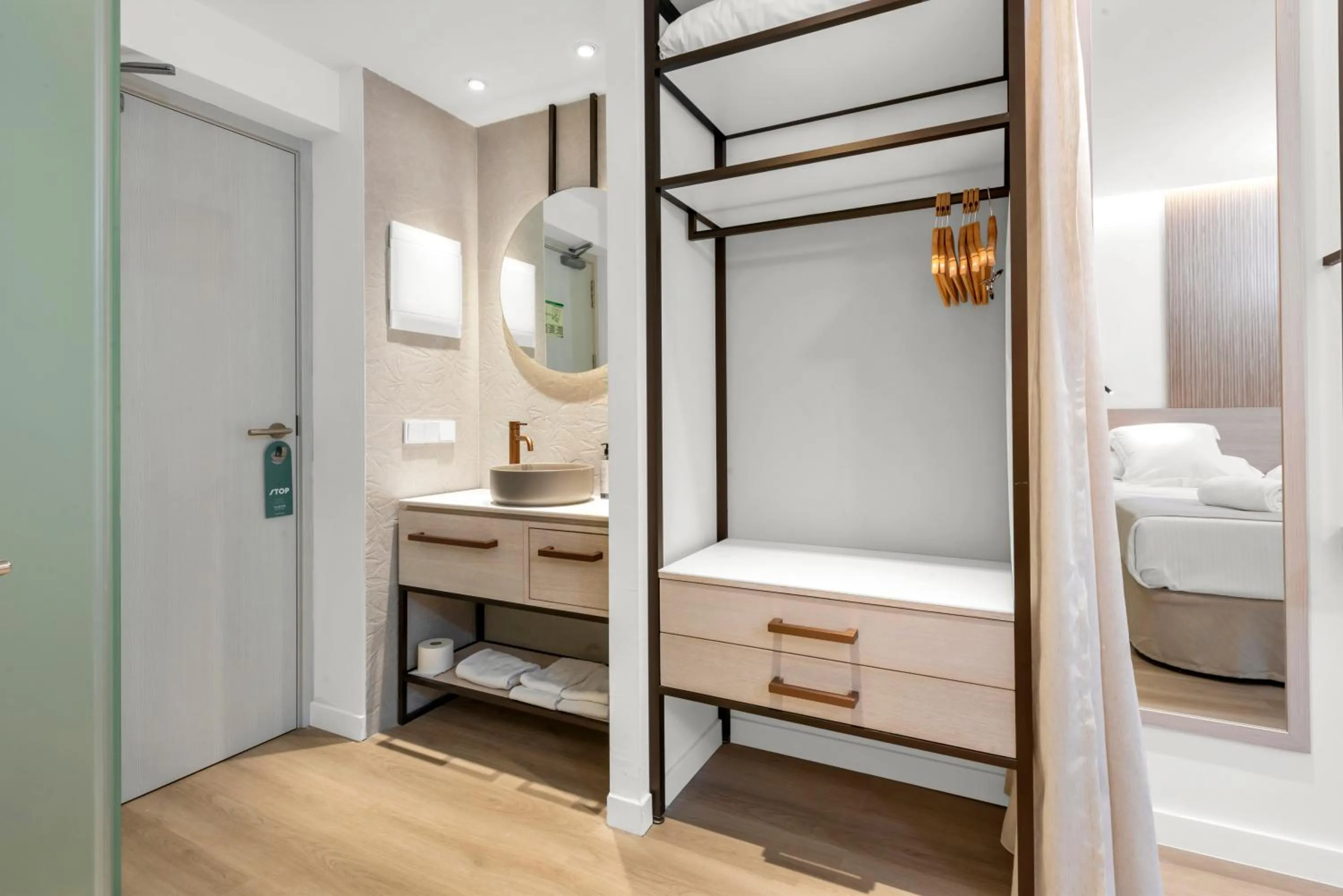 wardrobe, Bed in Valentin Grand Park Suite Hotel