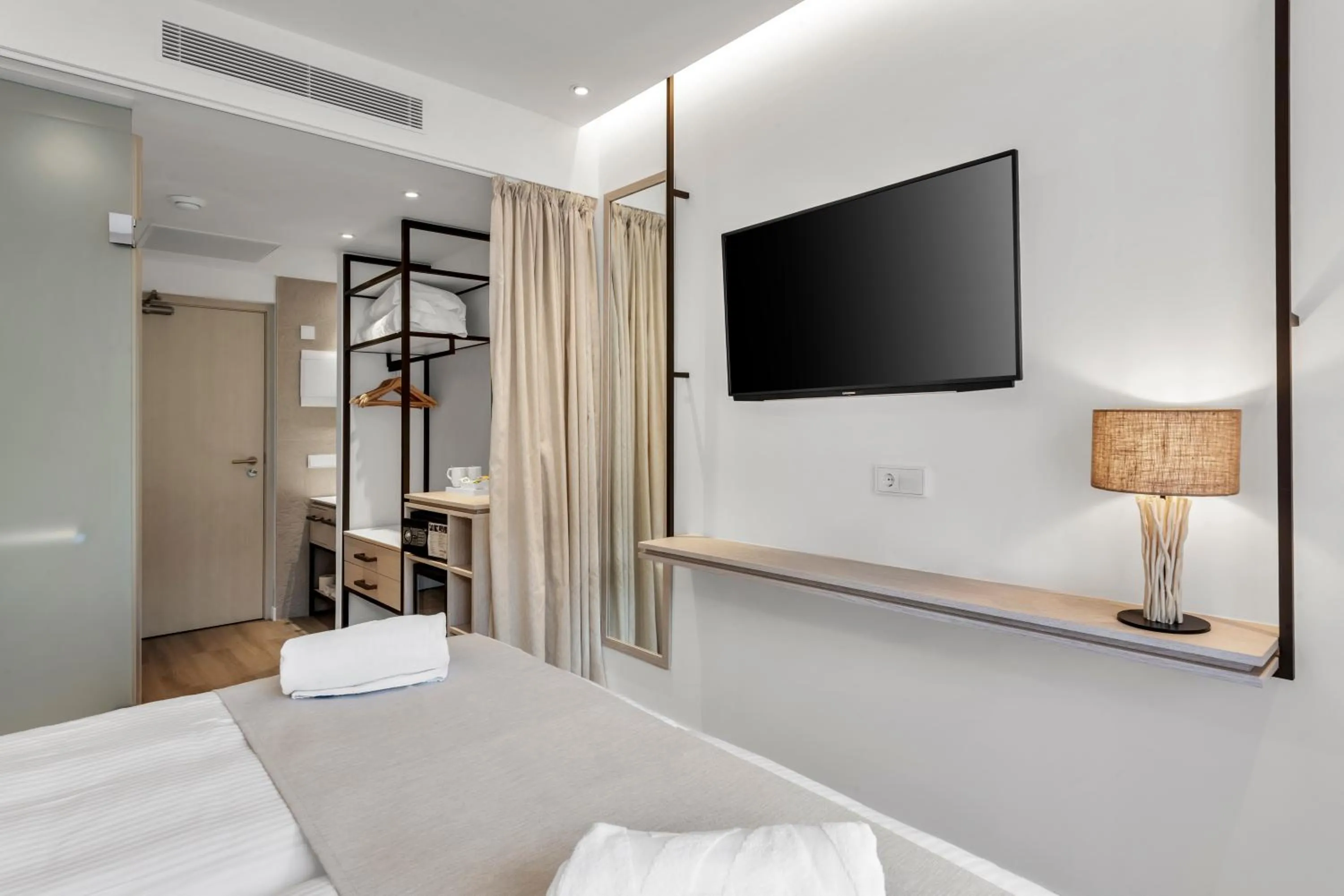 Photo of the whole room, Bed in Valentin Grand Park Suite Hotel