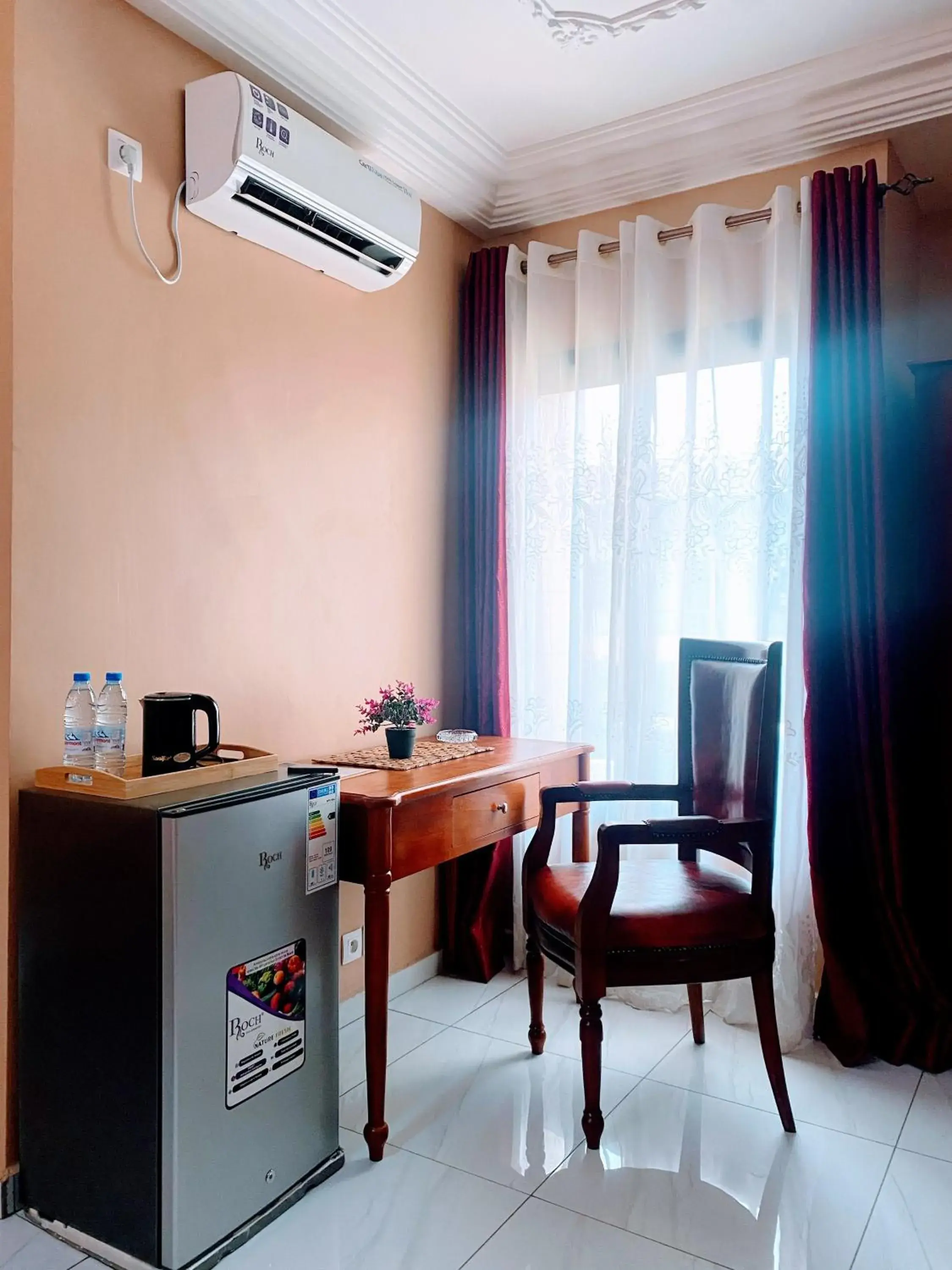 Large Double Room in ALICIA HOTEL Large Double Room in ALICIA HOTEL