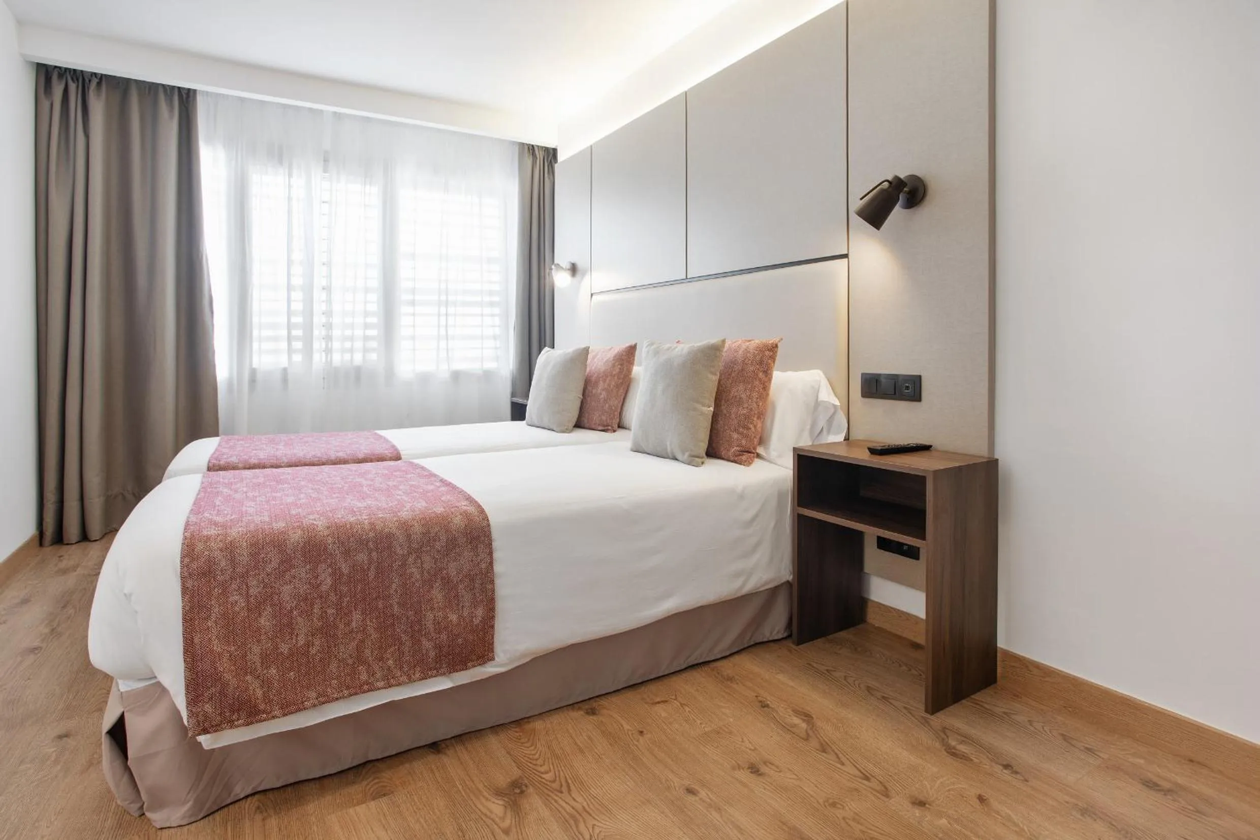 Bedroom, Bed in Pierre & Vacances Apartamentos Edificio Eurobuilding 2