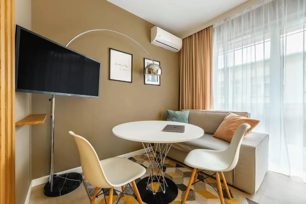 Apartament na Woli, nowe osiedle Jana Kazimierza 32, szybkie WI-FI, Parking