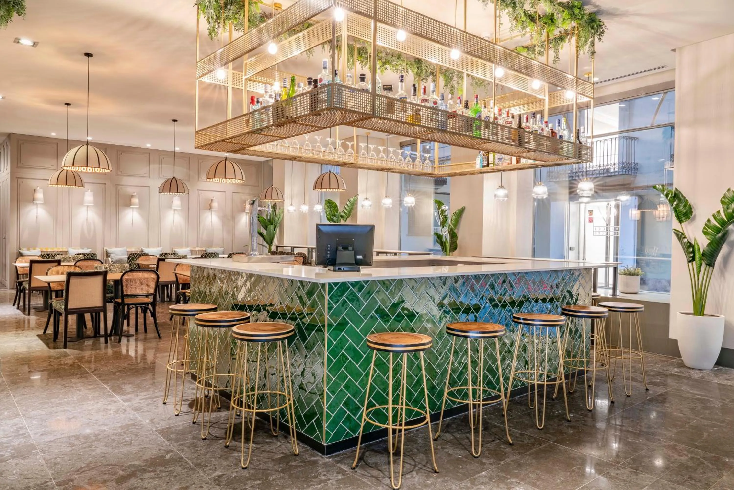 Restaurant/places to eat in Vincci Palace