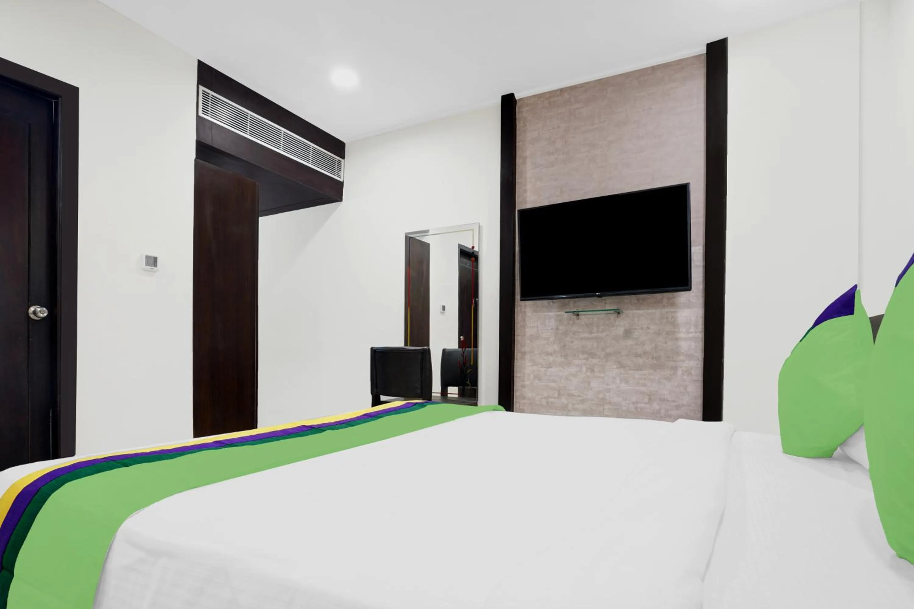 Bedroom in Treebo Madhuvan Grand