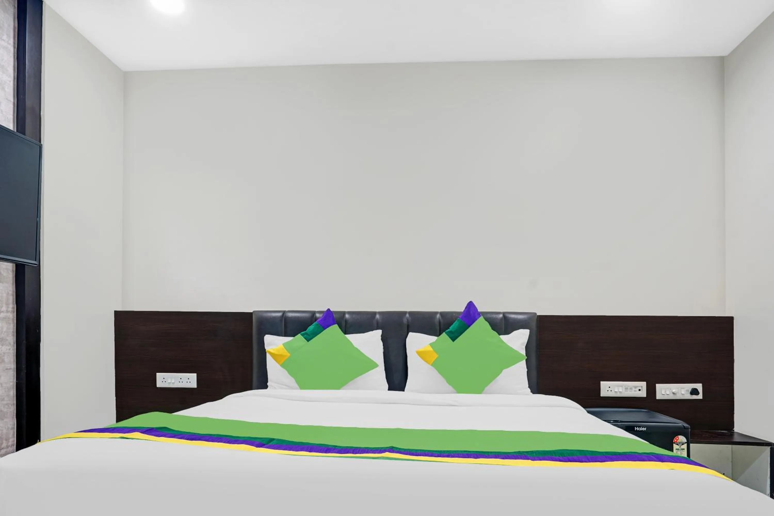 Bedroom in Treebo Madhuvan Grand
