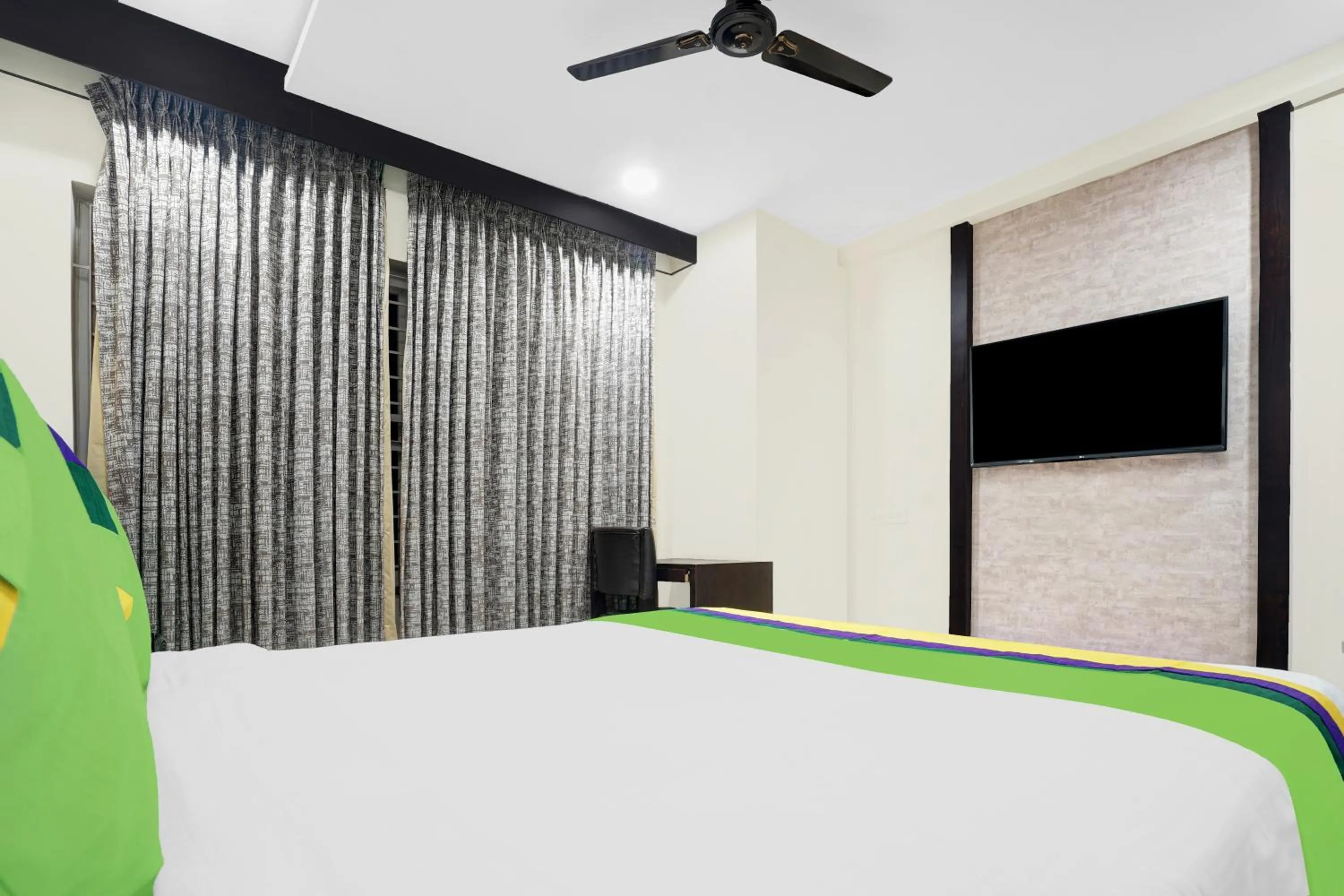 Bedroom in Treebo Madhuvan Grand