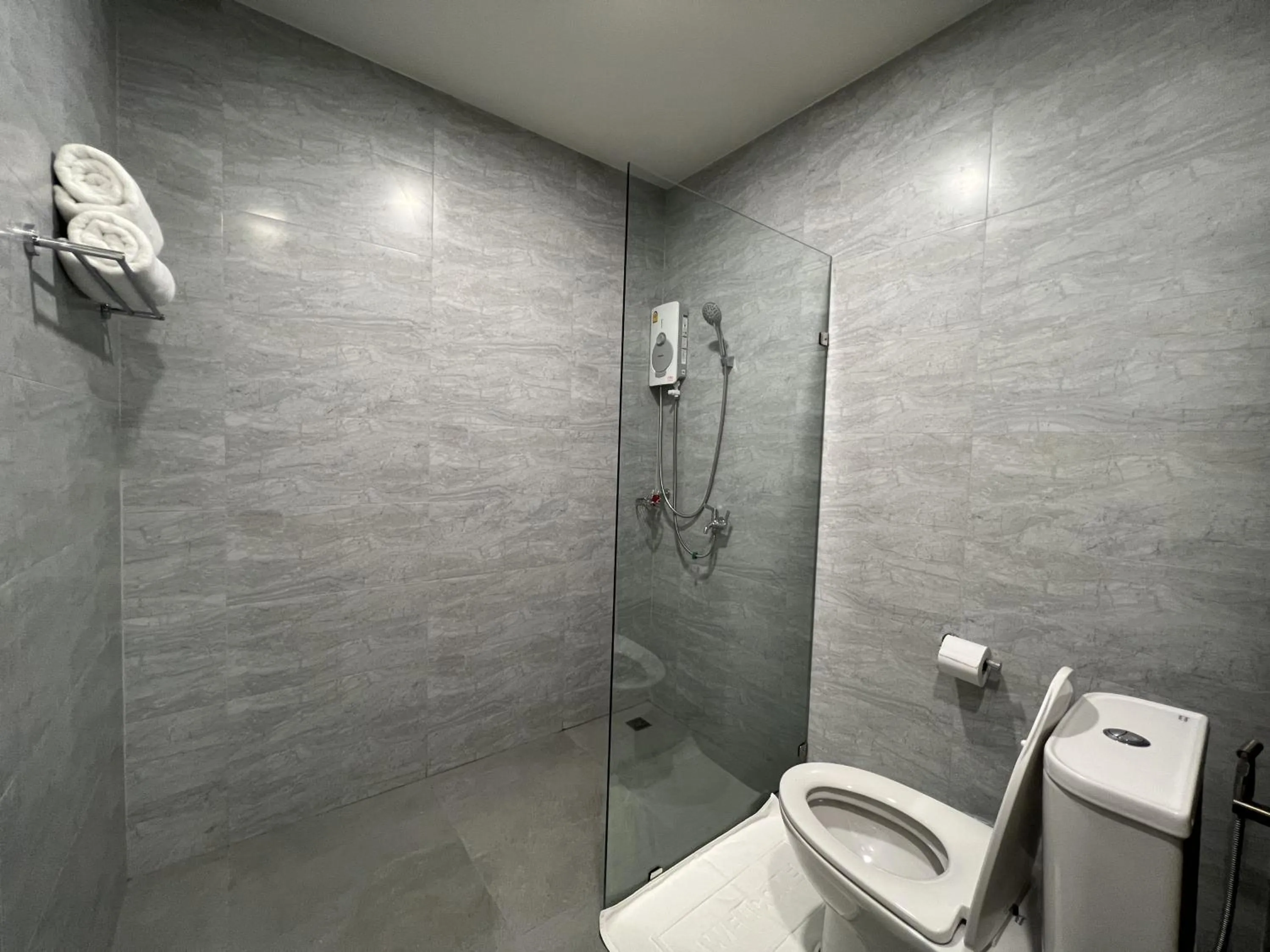 Shower in Super Highway Hotel