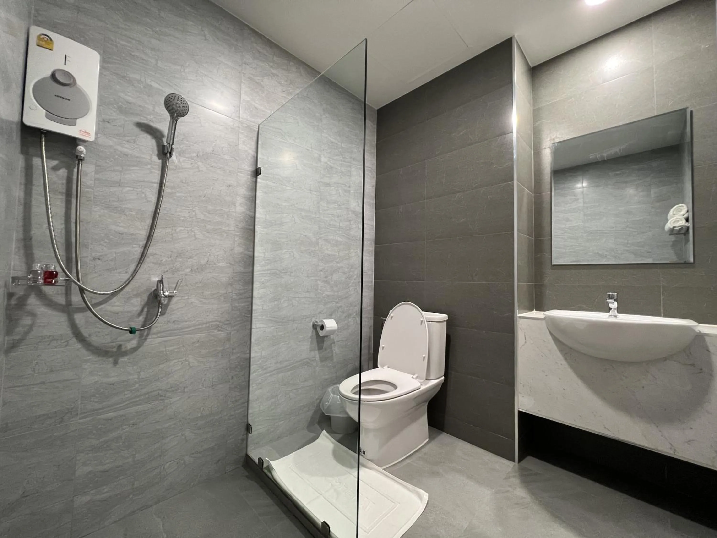 Shower in Super Highway Hotel