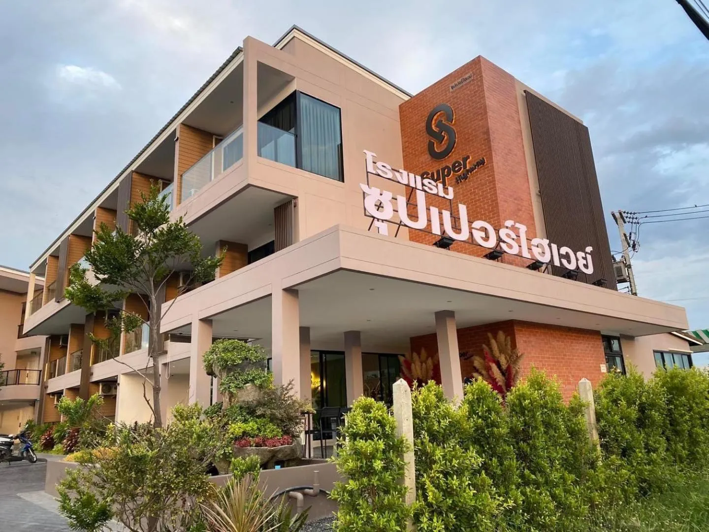 Property building in Super Highway Hotel