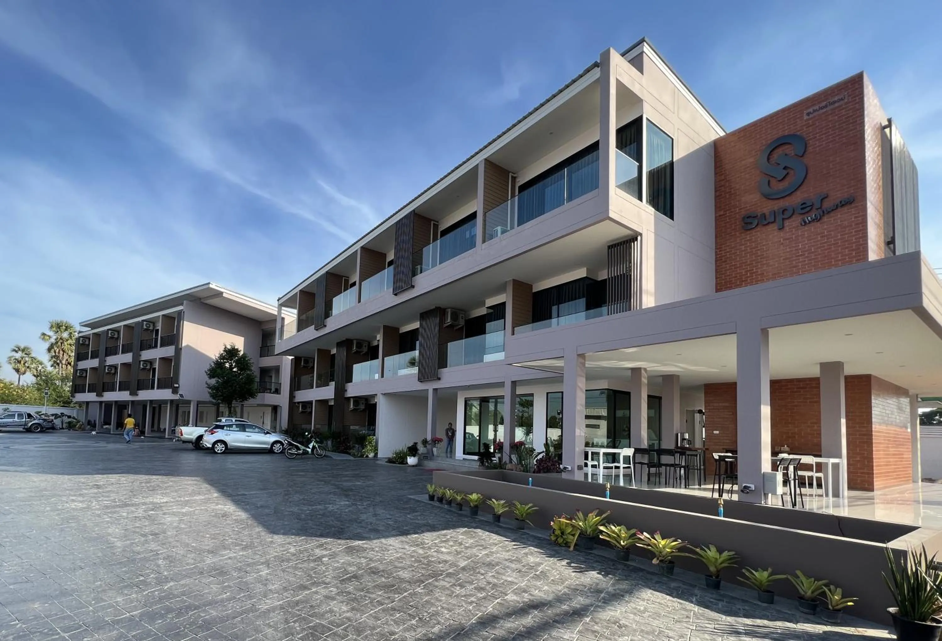 Property building in Super Highway Hotel