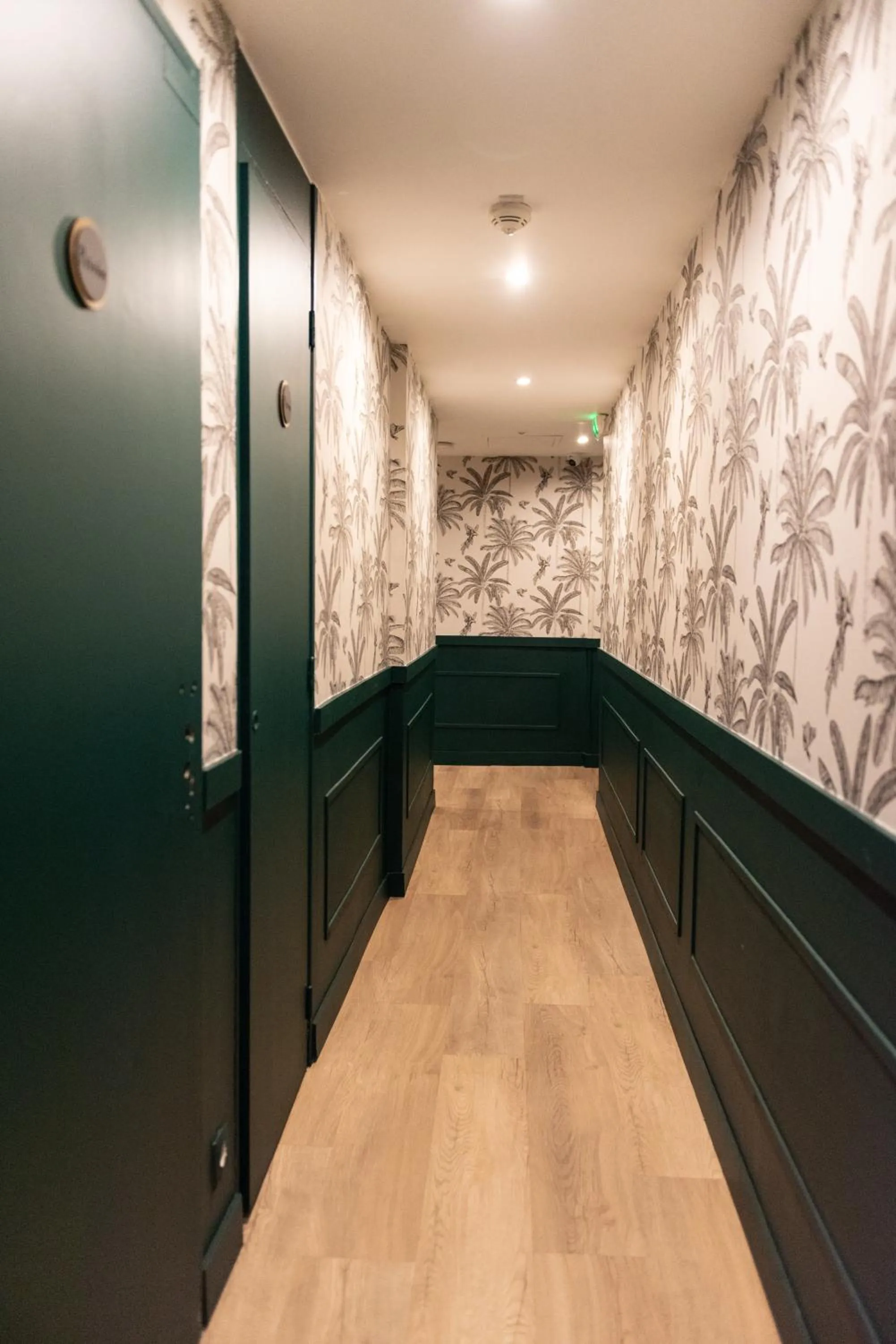 room service in Hotel Le M