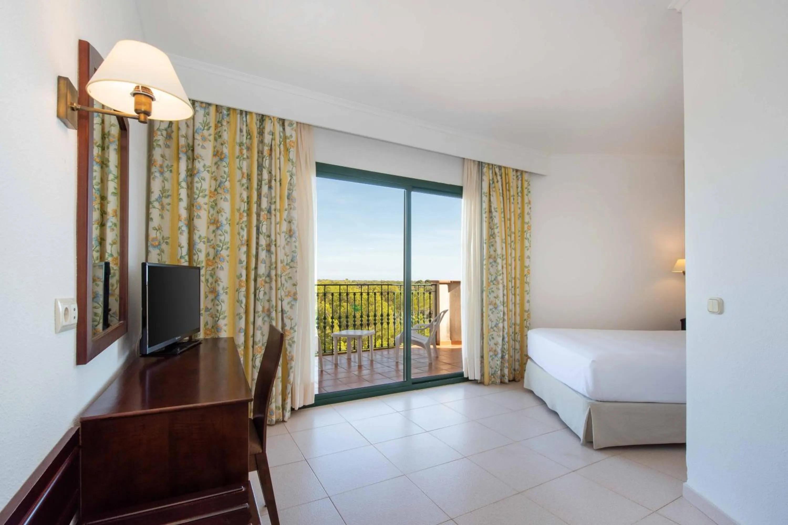 Bedroom, Bed in Valentin Son Bou