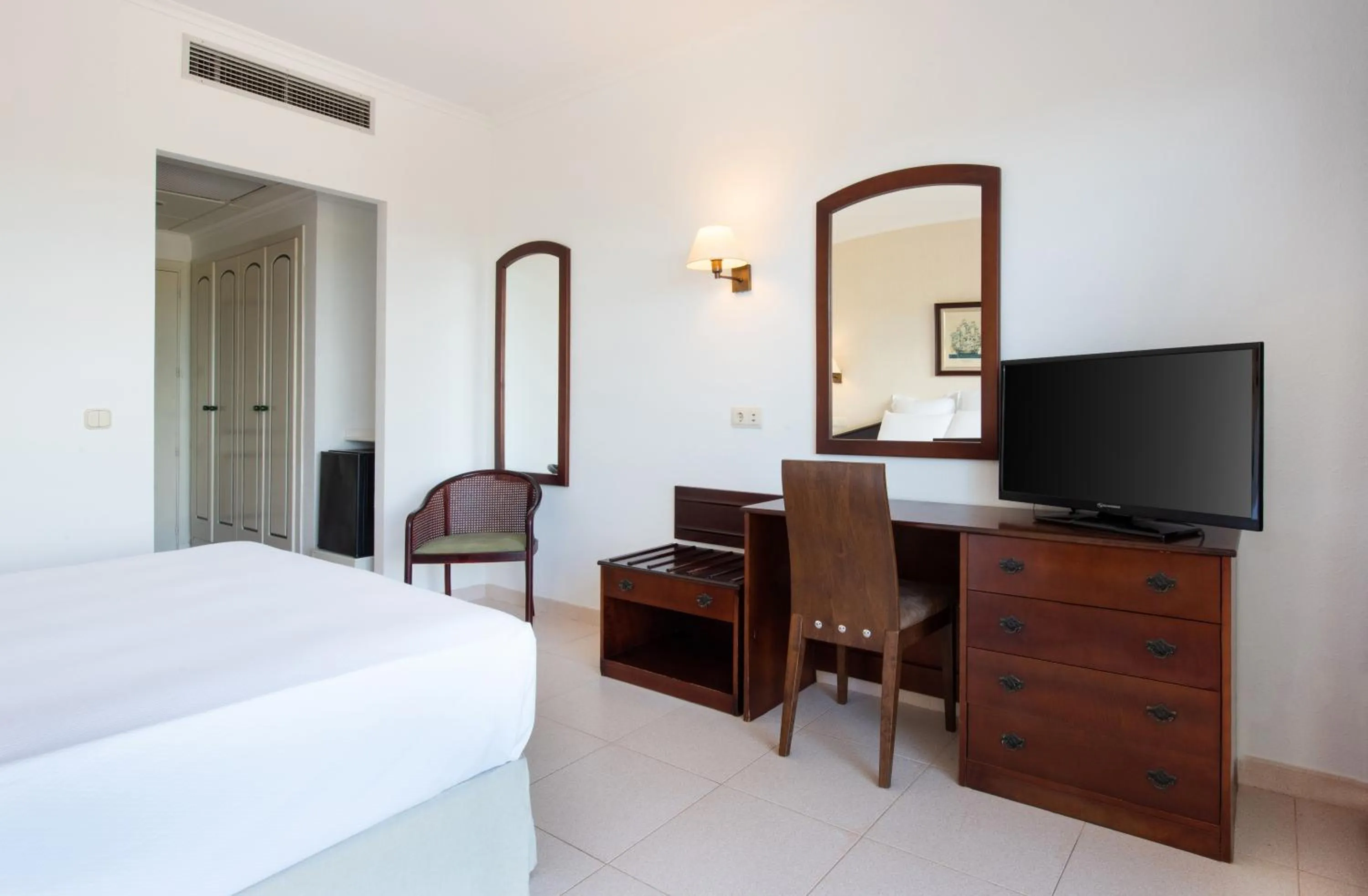 Bedroom, Bed in Valentin Son Bou