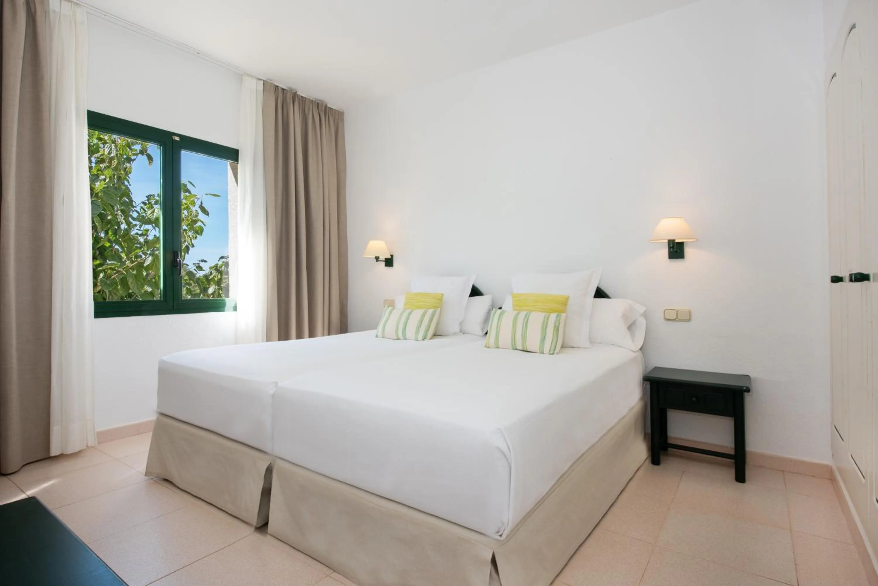 Bedroom, Bed in Valentin Son Bou