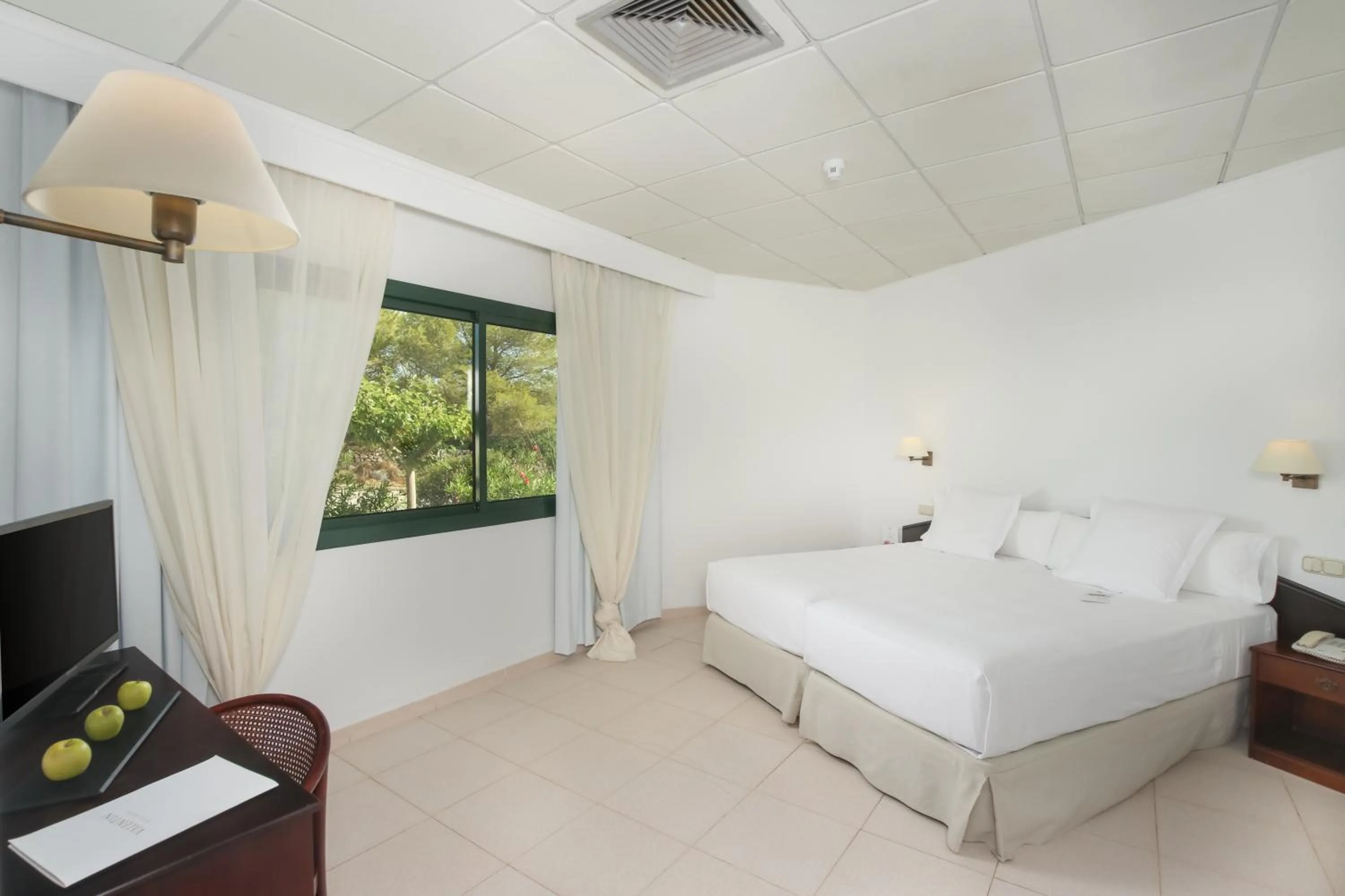 Bedroom, Bed in Valentin Son Bou