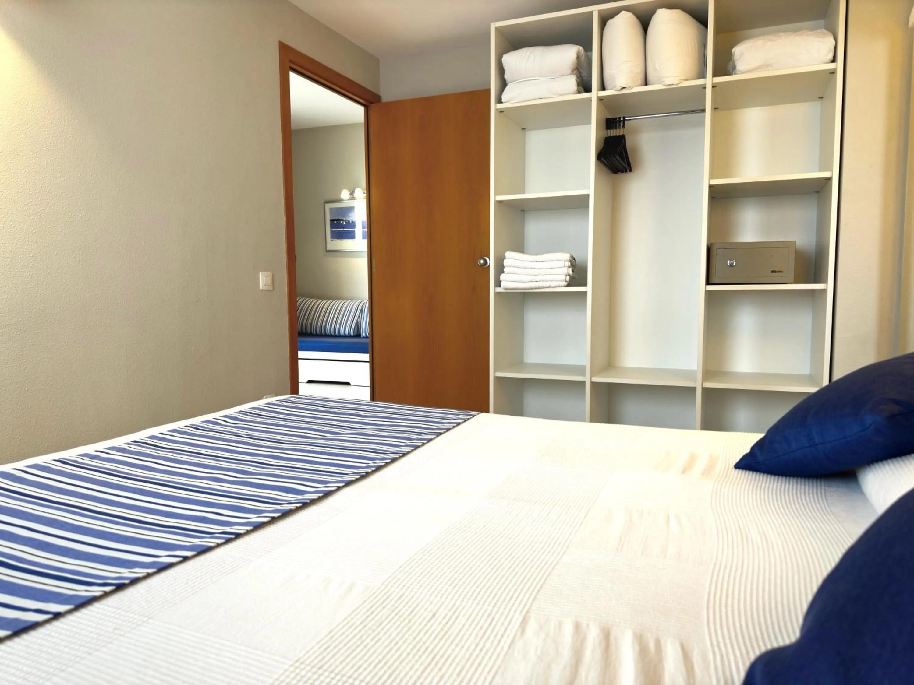 Bed in Aparthotel SunClub Salou