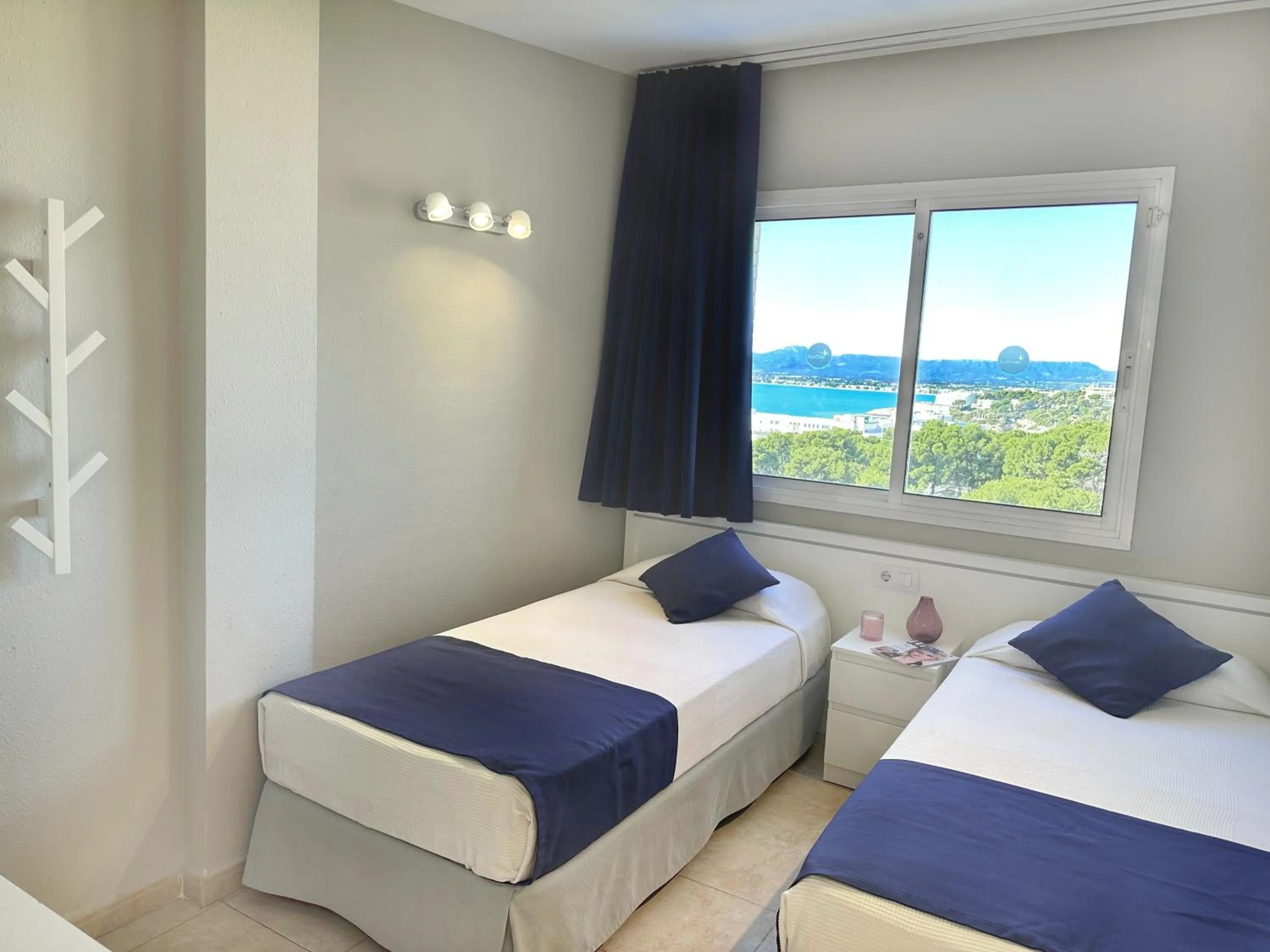 Bed in Aparthotel SunClub Salou