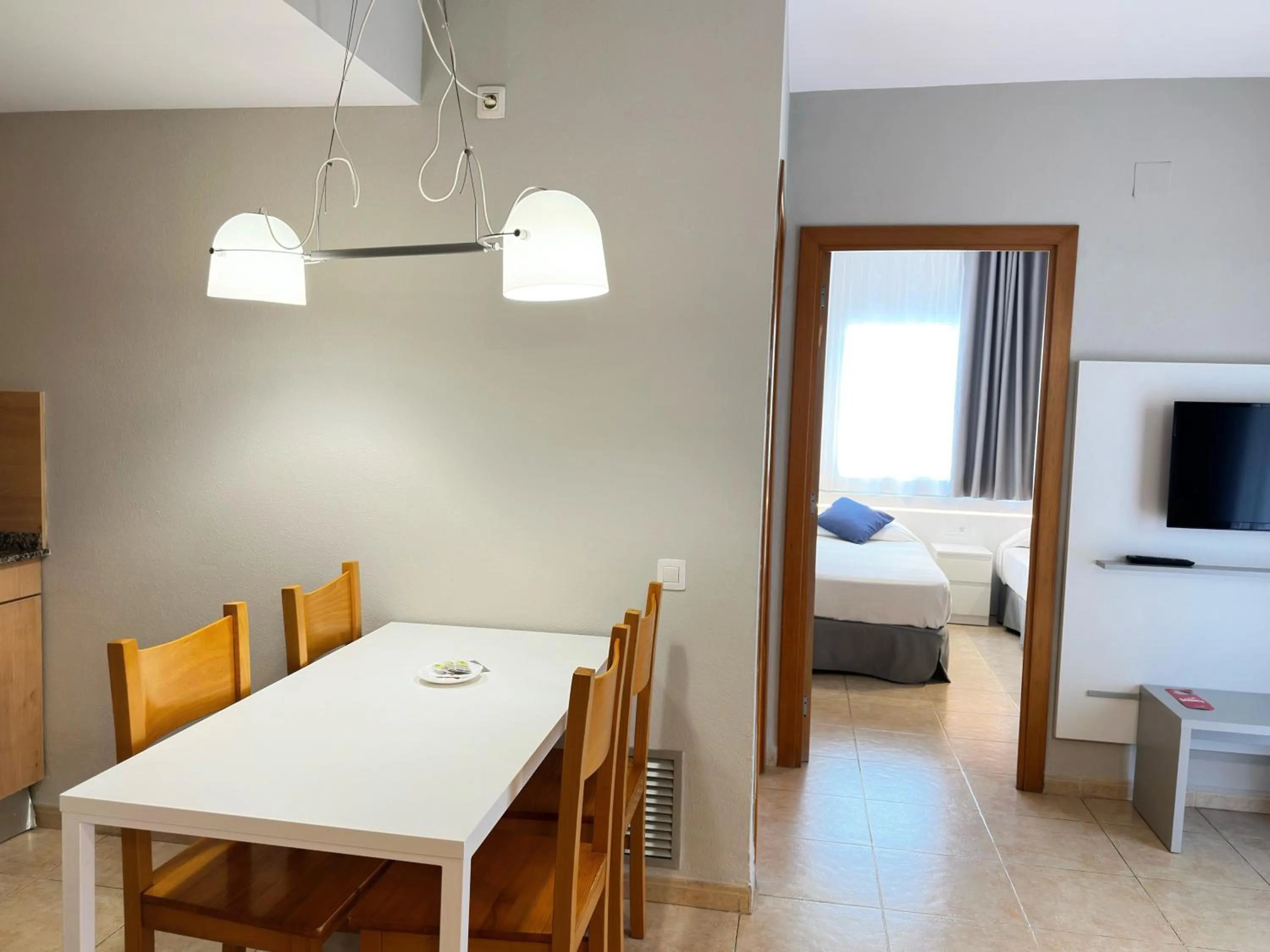 Communal lounge/ TV room, Bed in Aparthotel SunClub Salou