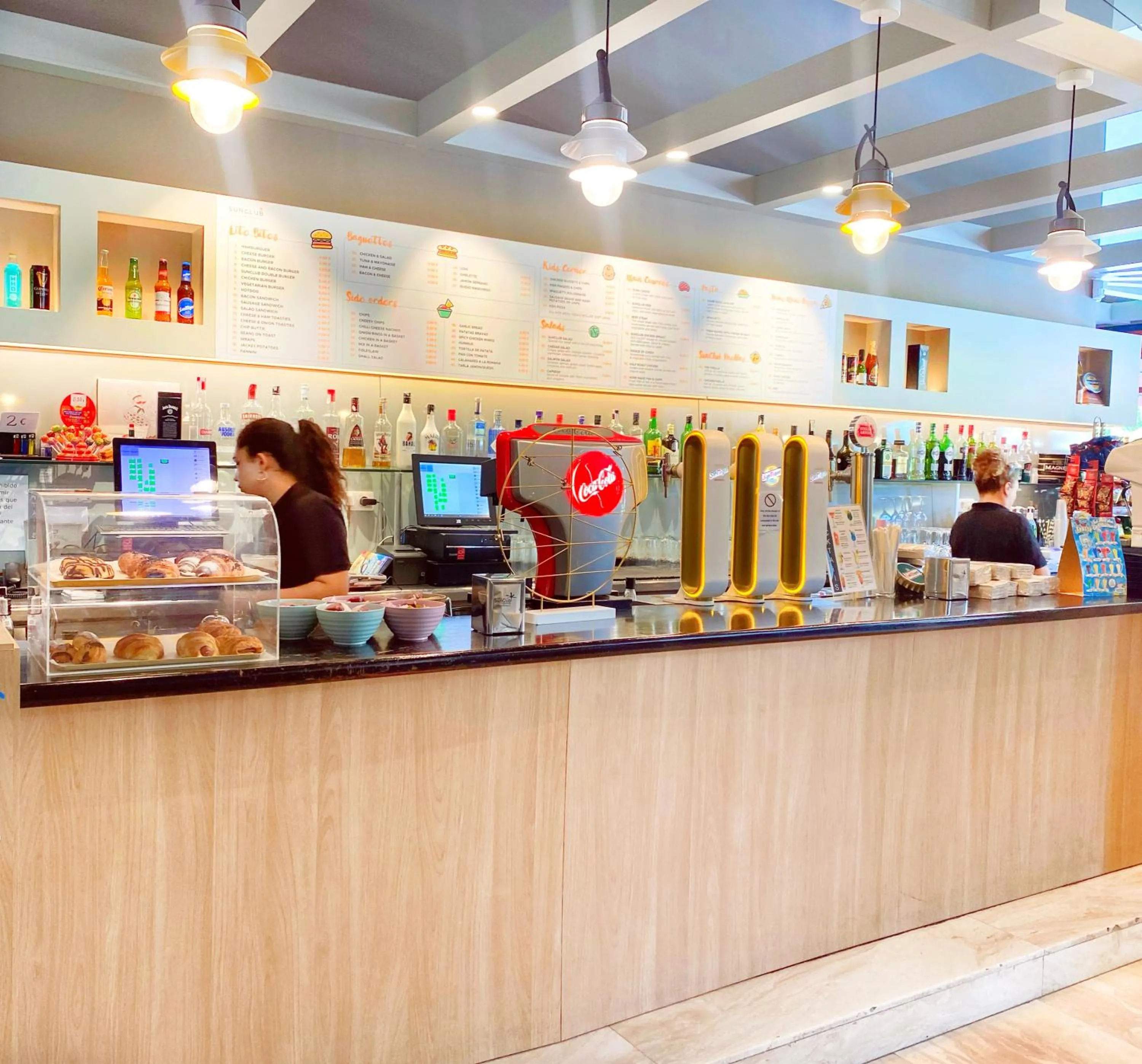 People in Aparthotel SunClub Salou