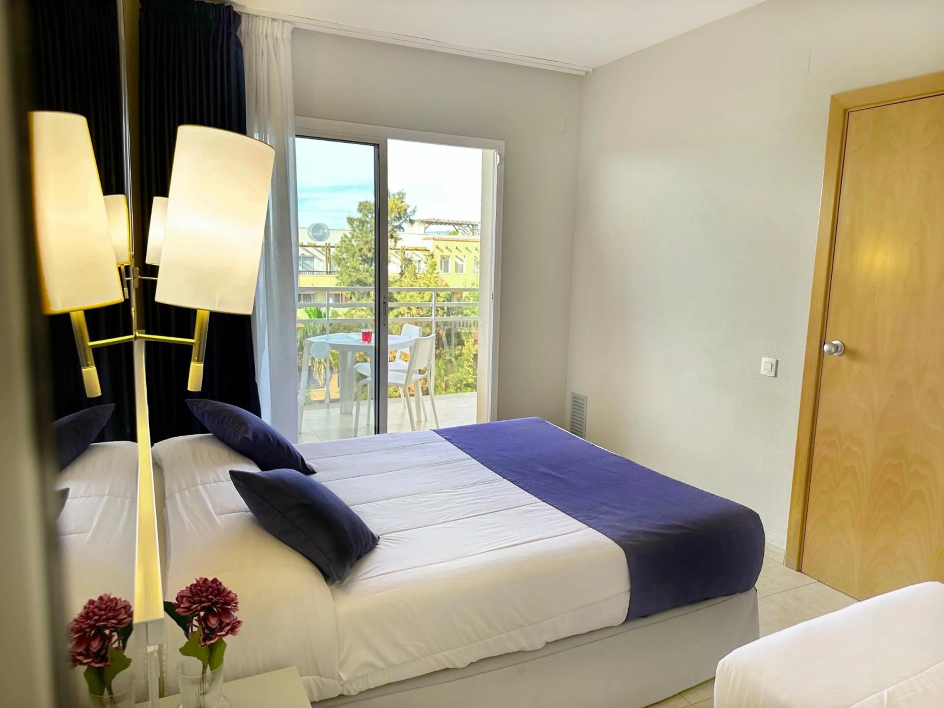 Bed in Aparthotel SunClub Salou