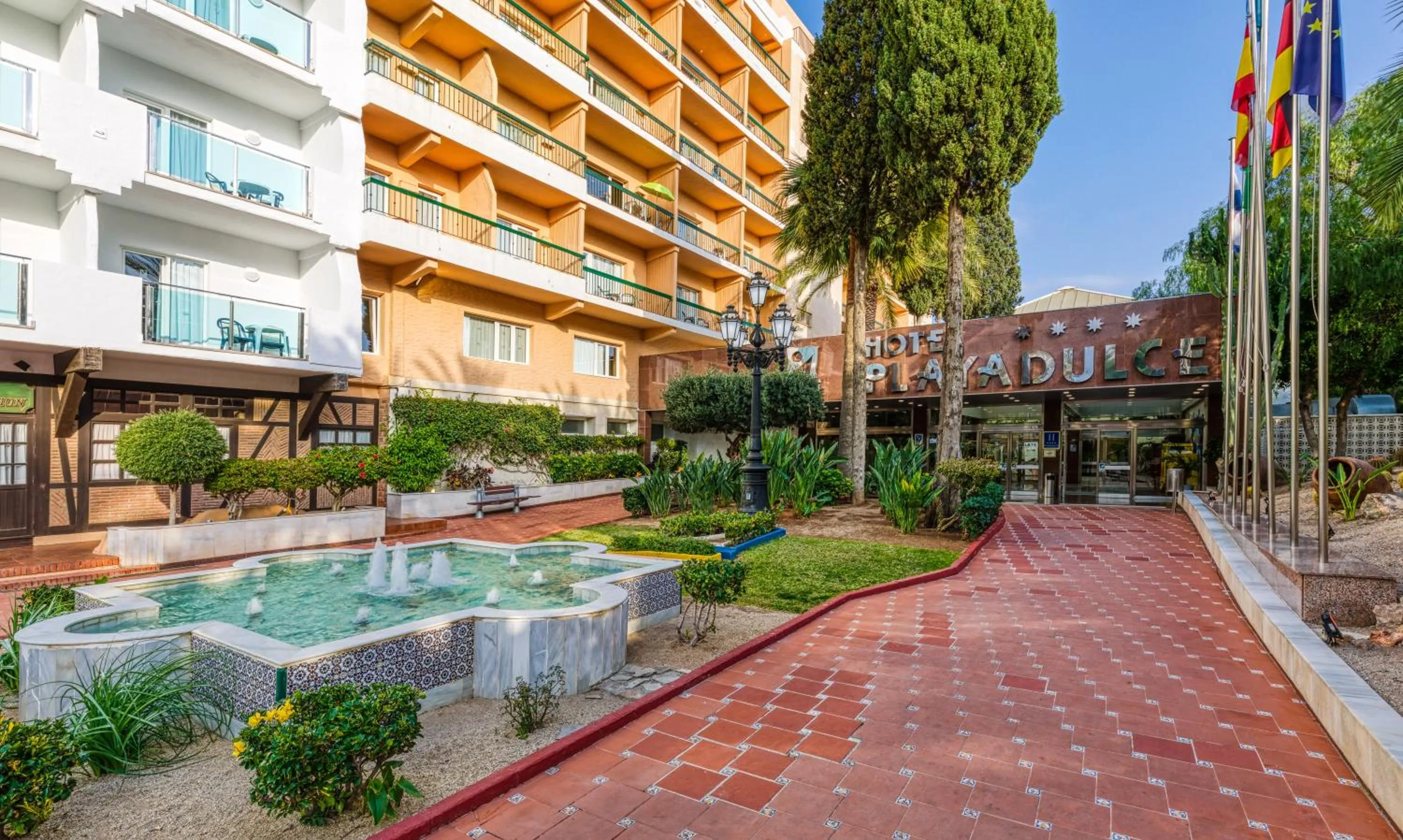 Facade/entrance in Playadulce