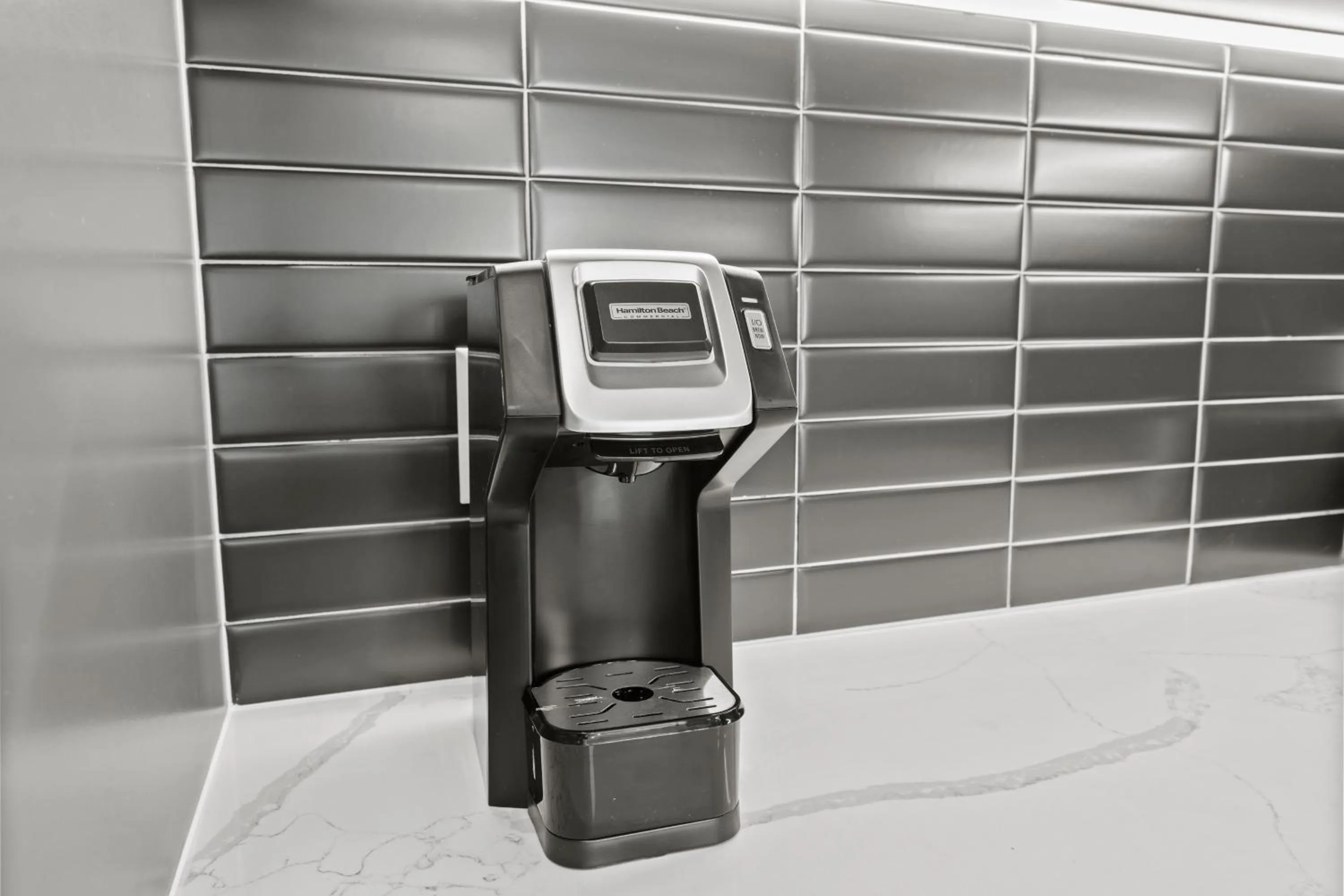 Coffee/tea facilities in WhyHotel by Placemakr, Columbia