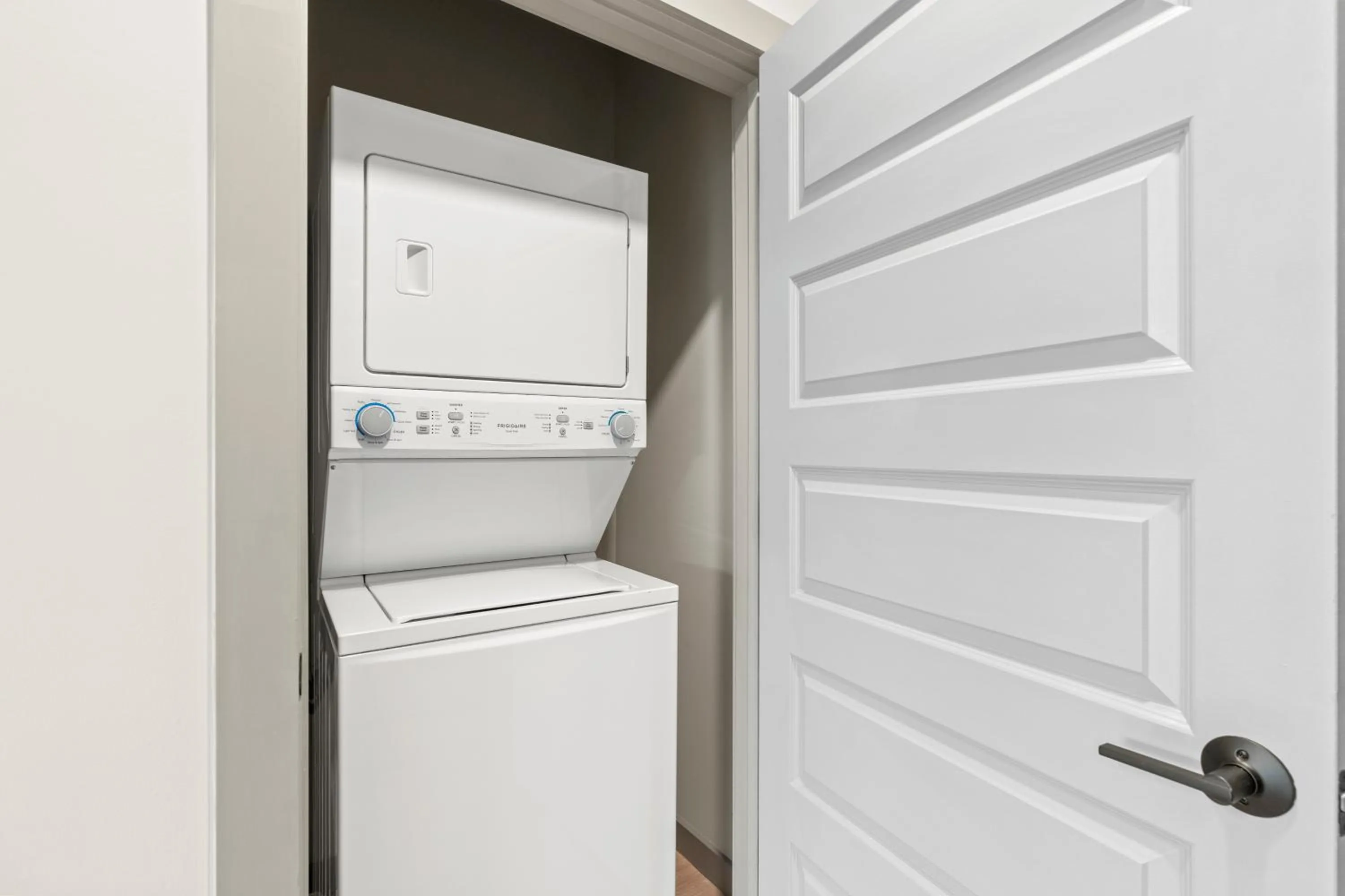 laundry in WhyHotel by Placemakr, Columbia