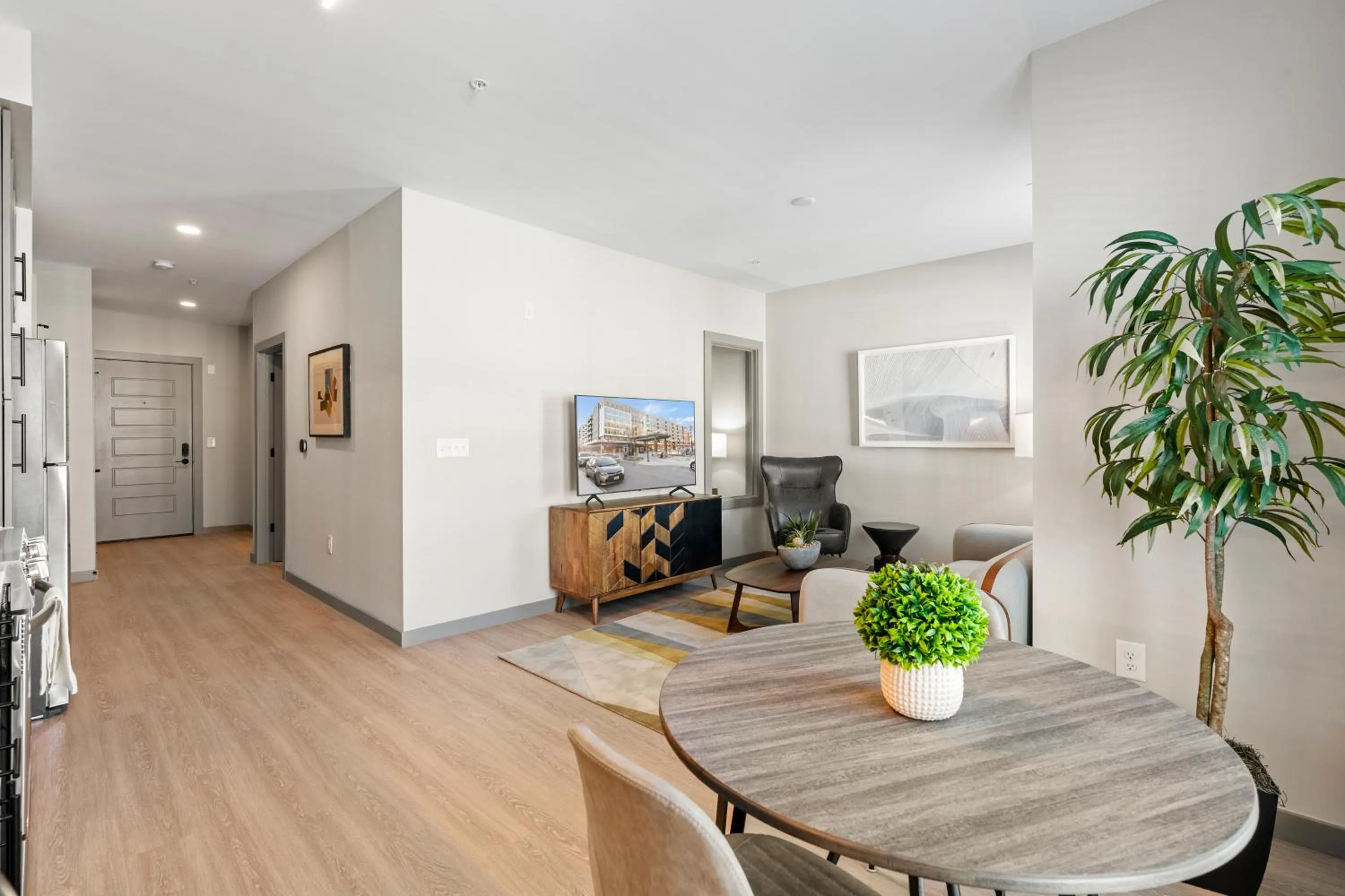 Dining area in WhyHotel by Placemakr, Columbia
