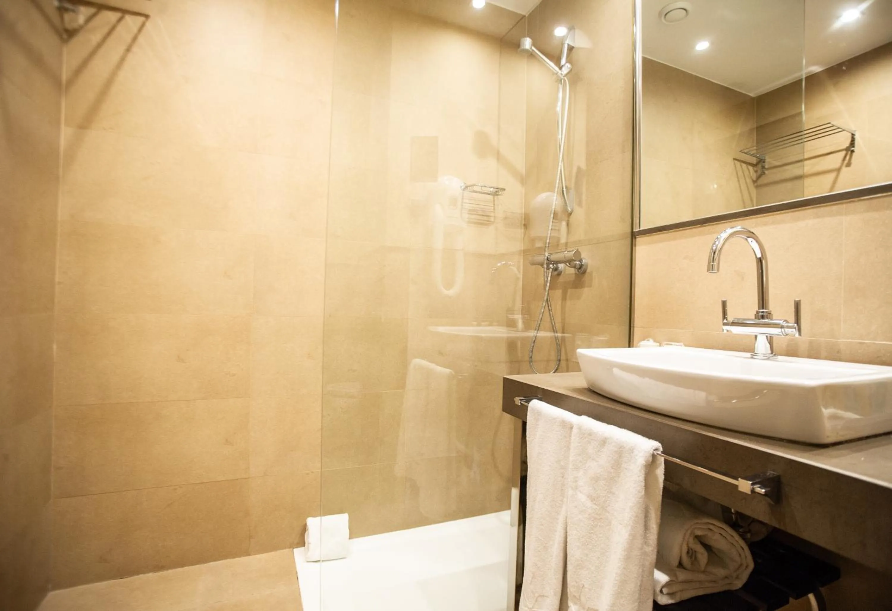 Shower in AZZ Asturias LangreHotel & Spa